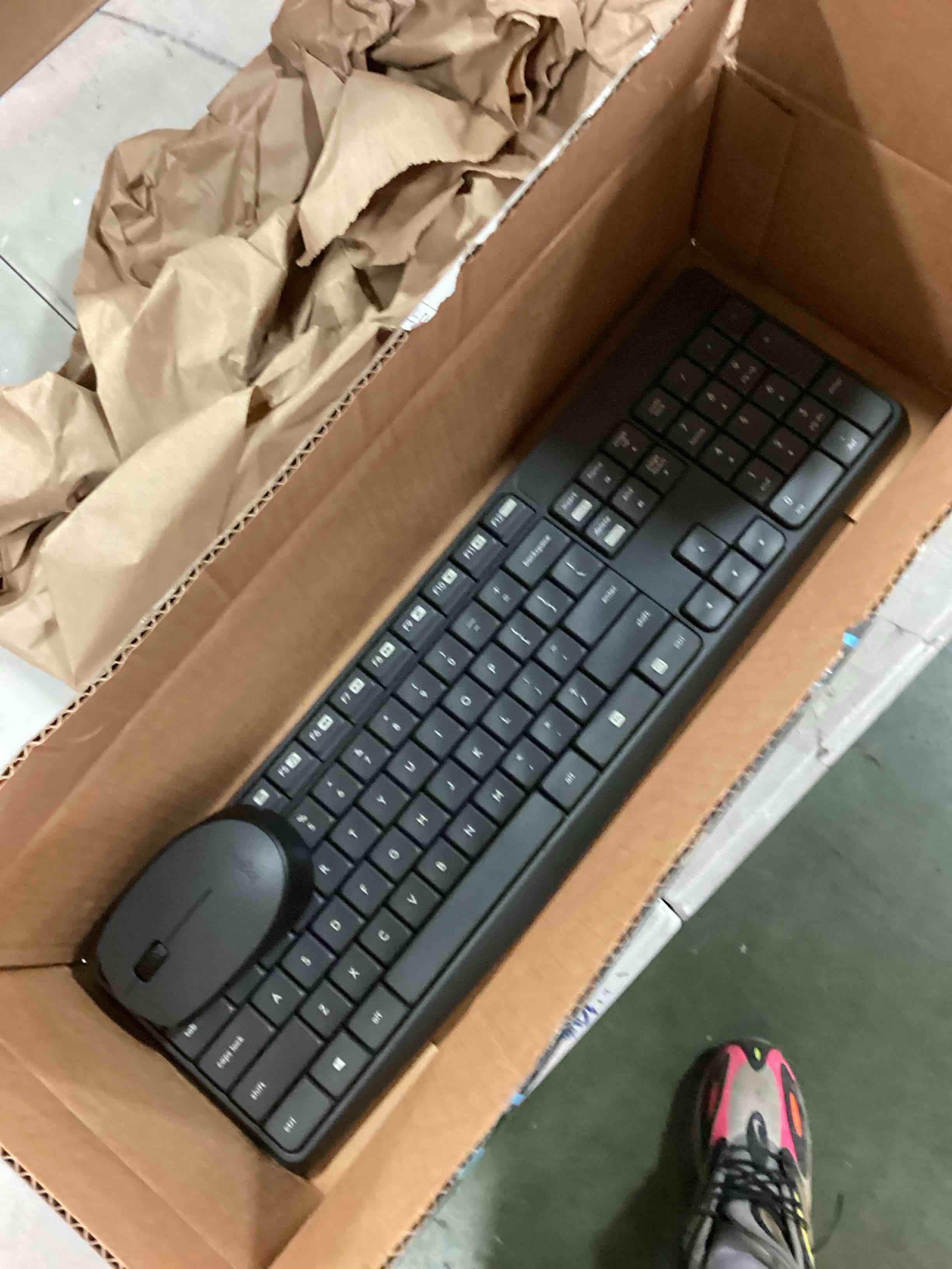 https://s3.amazonaws.com/lotting-images-prod/bidfta/BLU6050428_1709583836955.jpeg