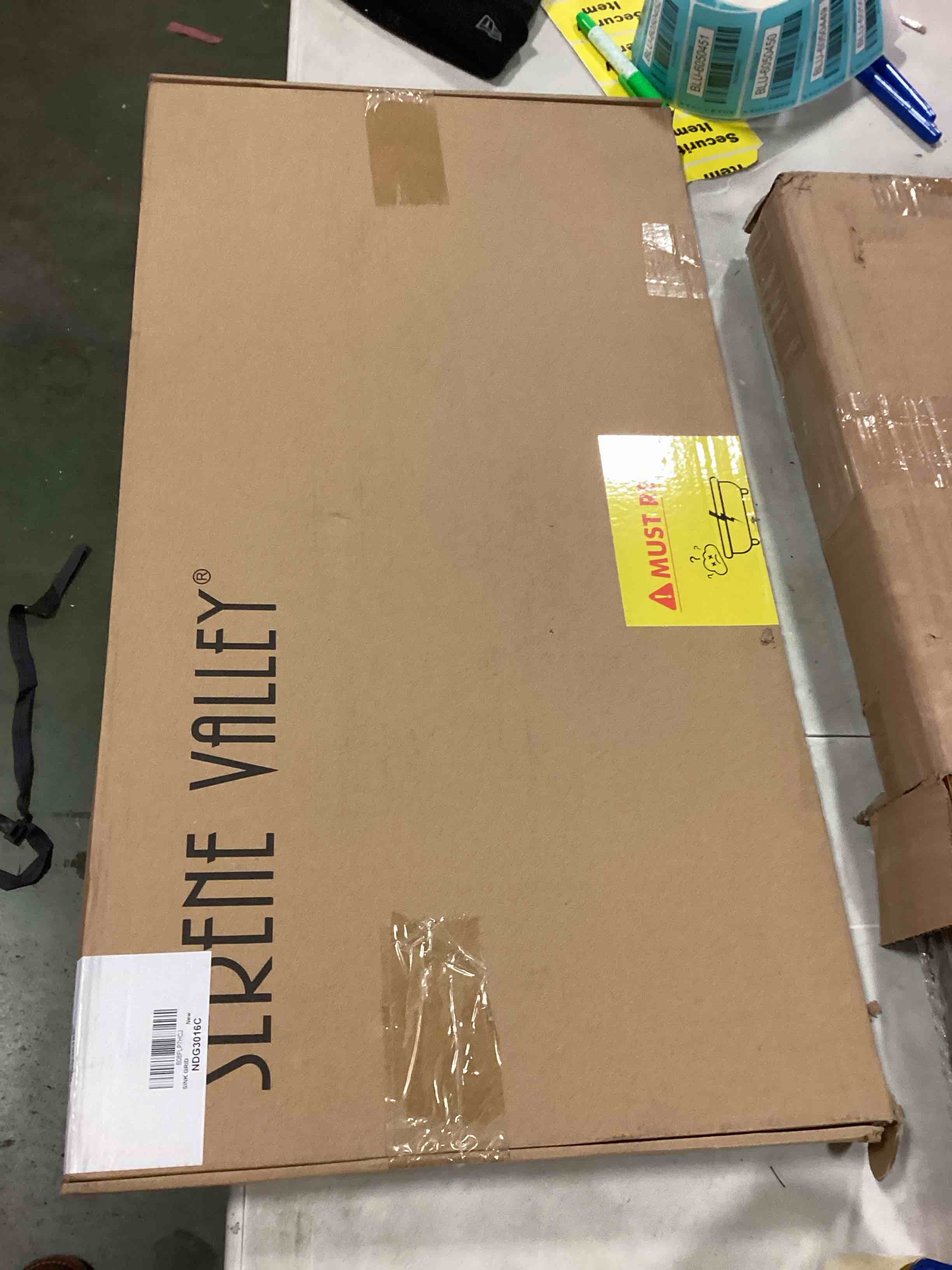 https://s3.amazonaws.com/lotting-images-prod/bidfta/BLU6050450_1709585684936.jpeg
