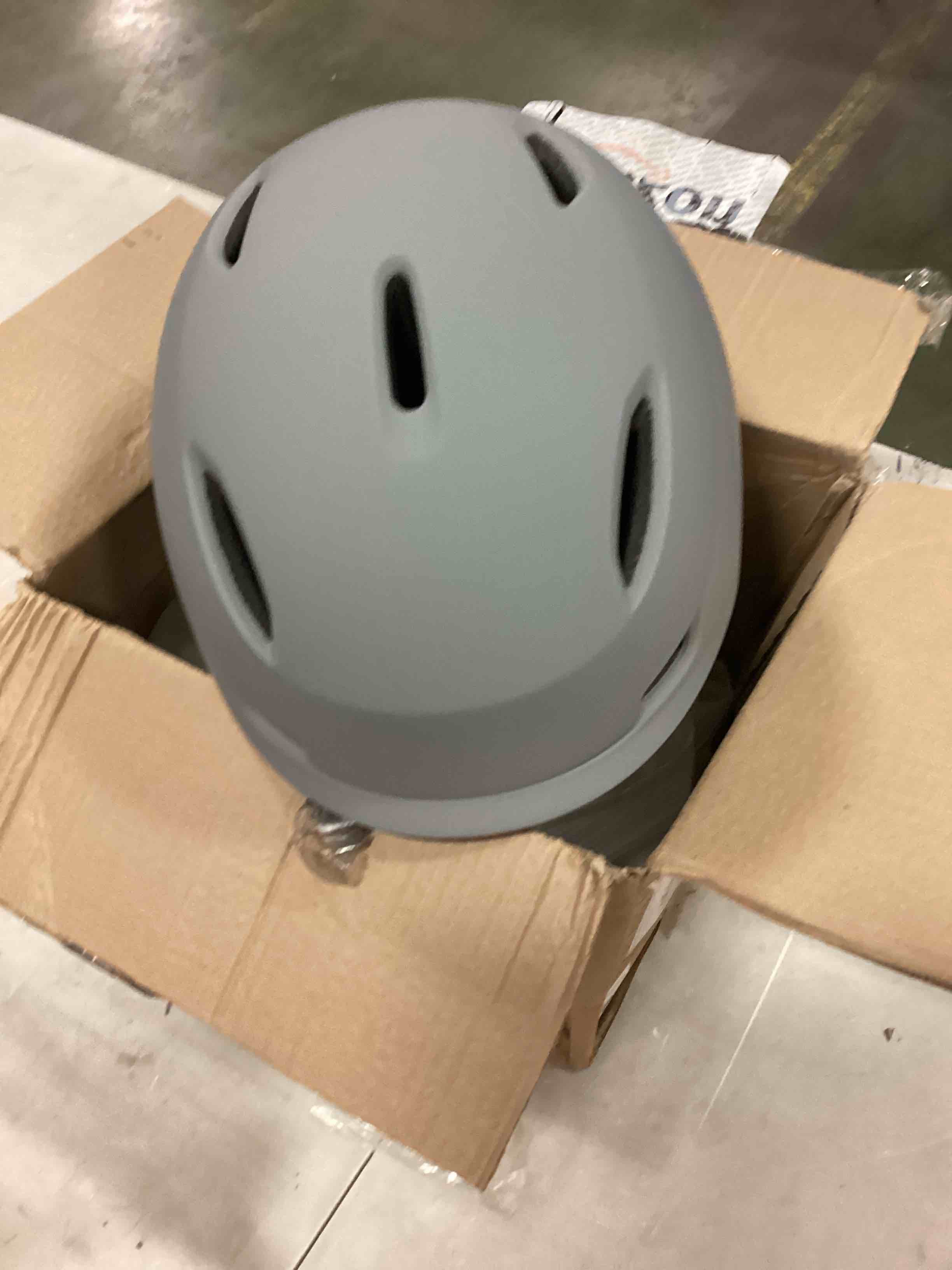 https://s3.amazonaws.com/lotting-images-prod/bidfta/BLU6050462_1709643651877.jpeg