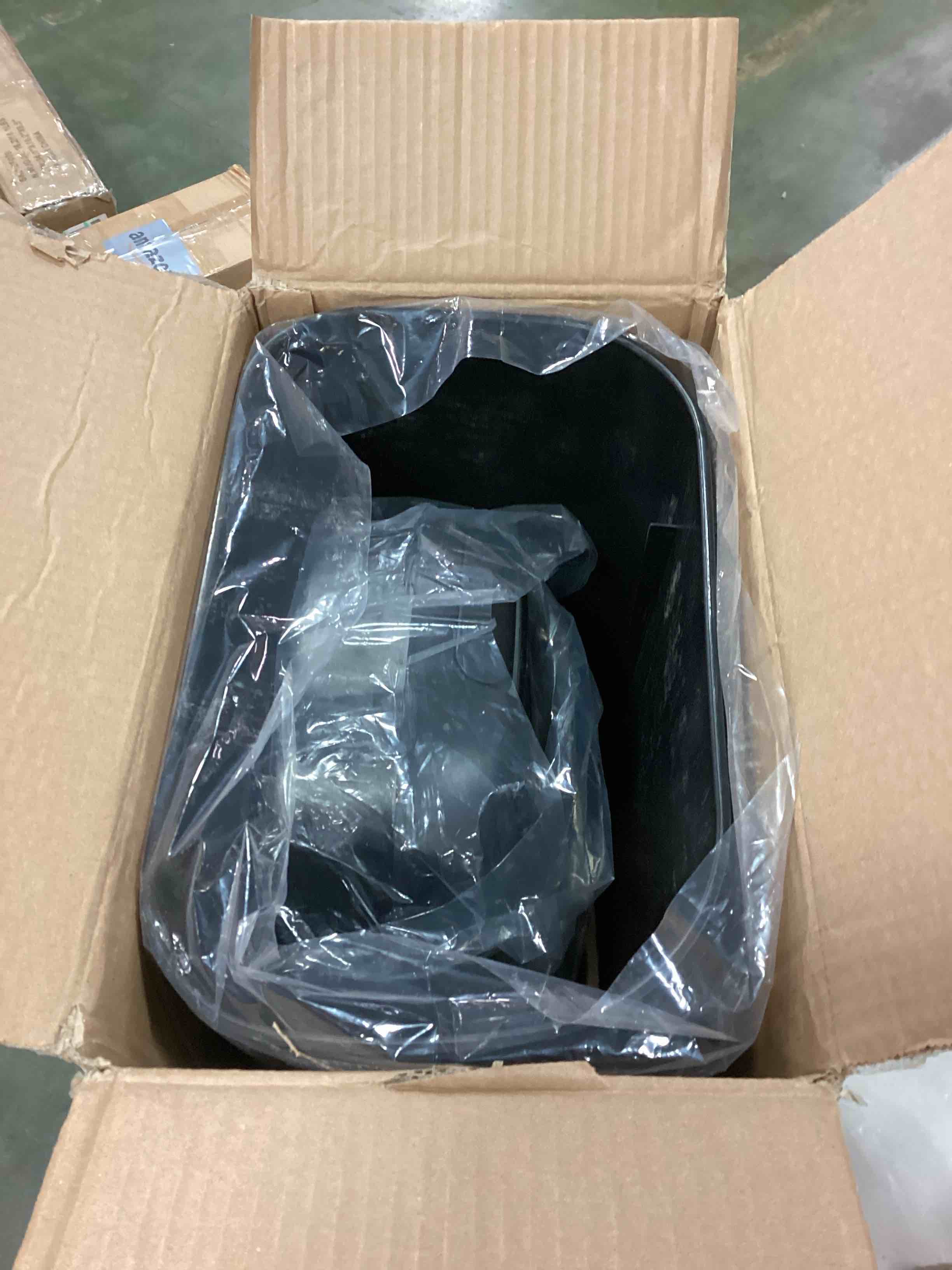 https://s3.amazonaws.com/lotting-images-prod/bidfta/BLU6050471_1709644882527.jpeg