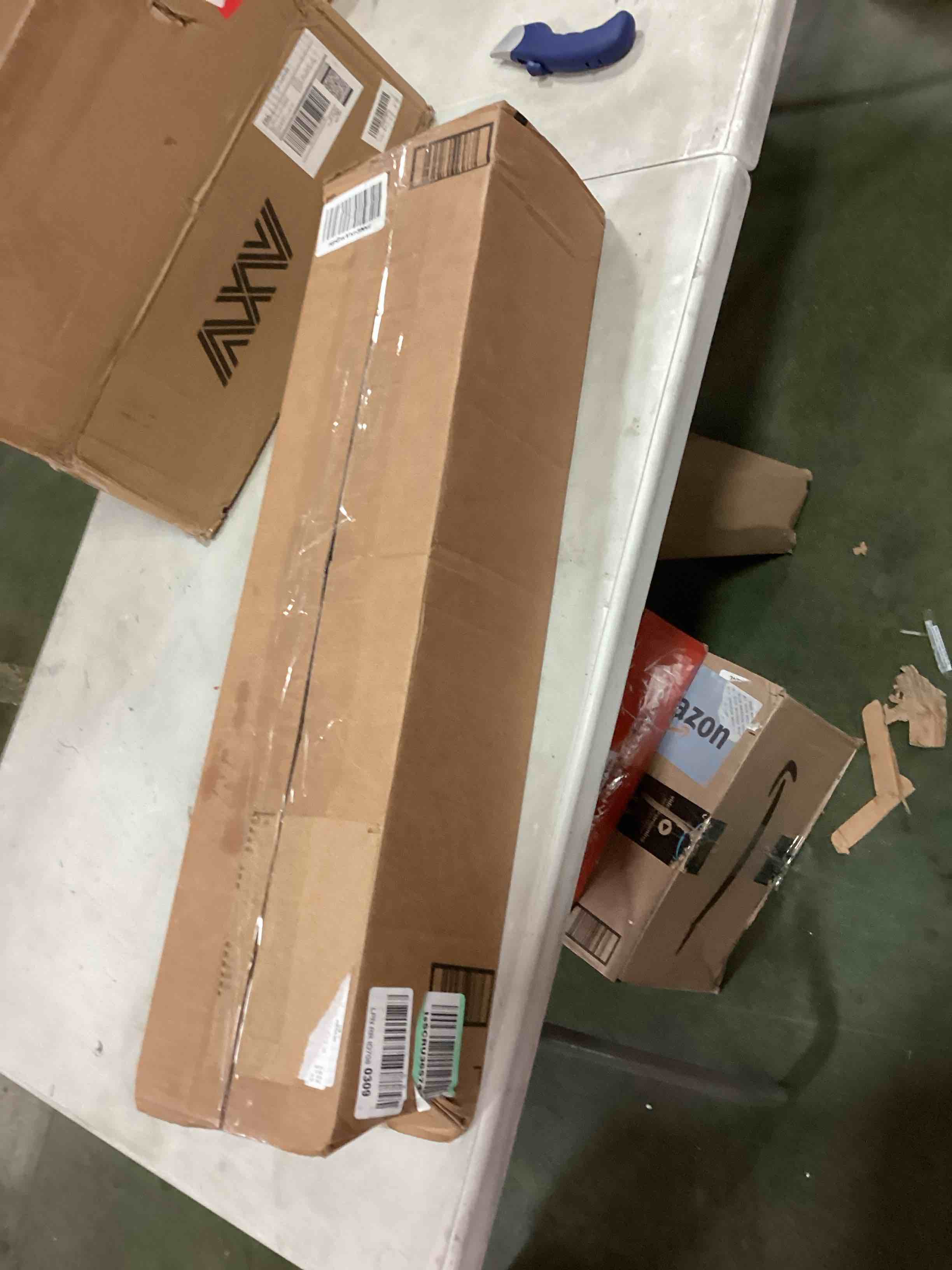 https://s3.amazonaws.com/lotting-images-prod/bidfta/BLU6050484_1709646075740.jpeg