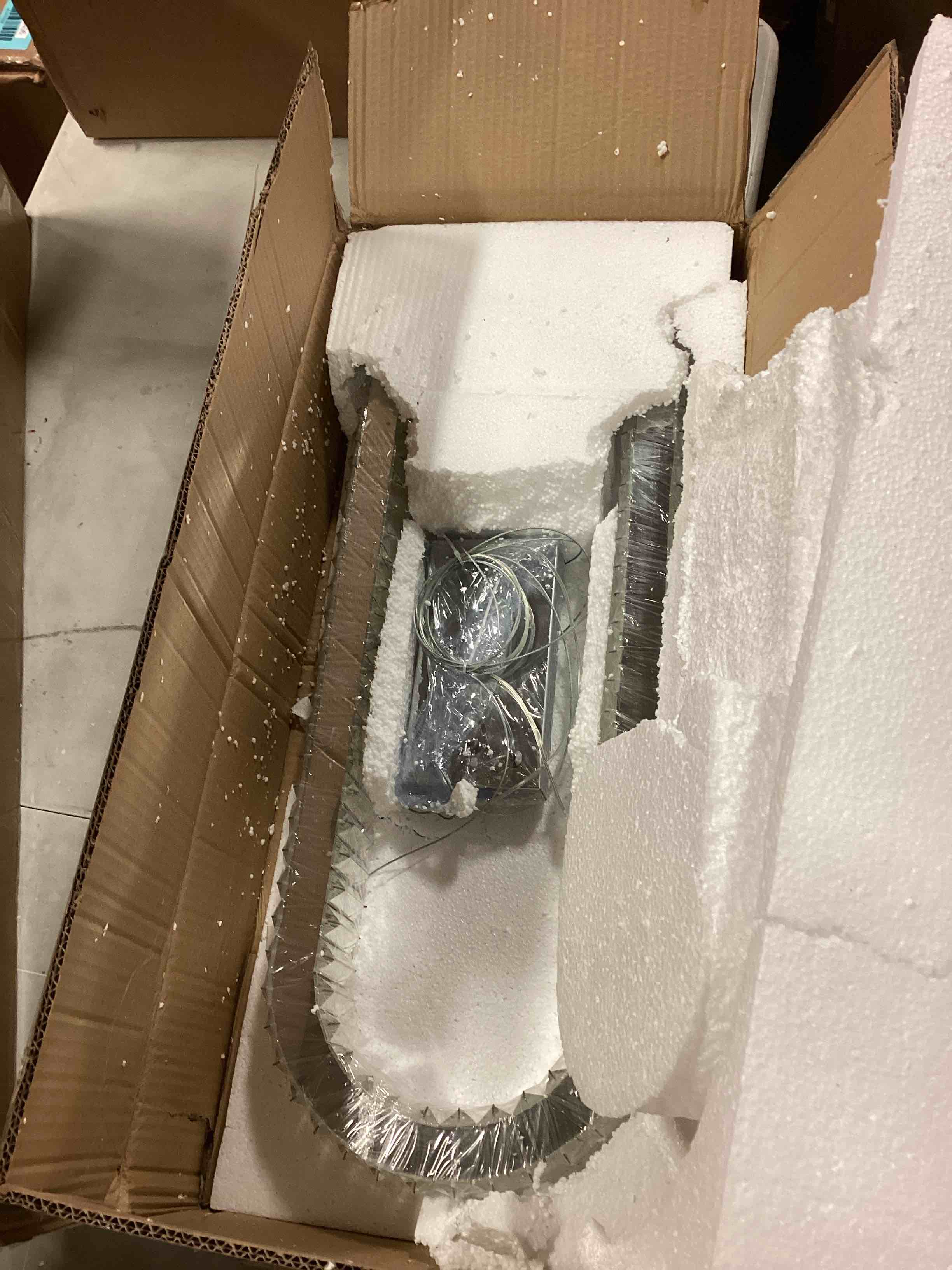 https://s3.amazonaws.com/lotting-images-prod/bidfta/BLU6050499_1709649199261.jpeg