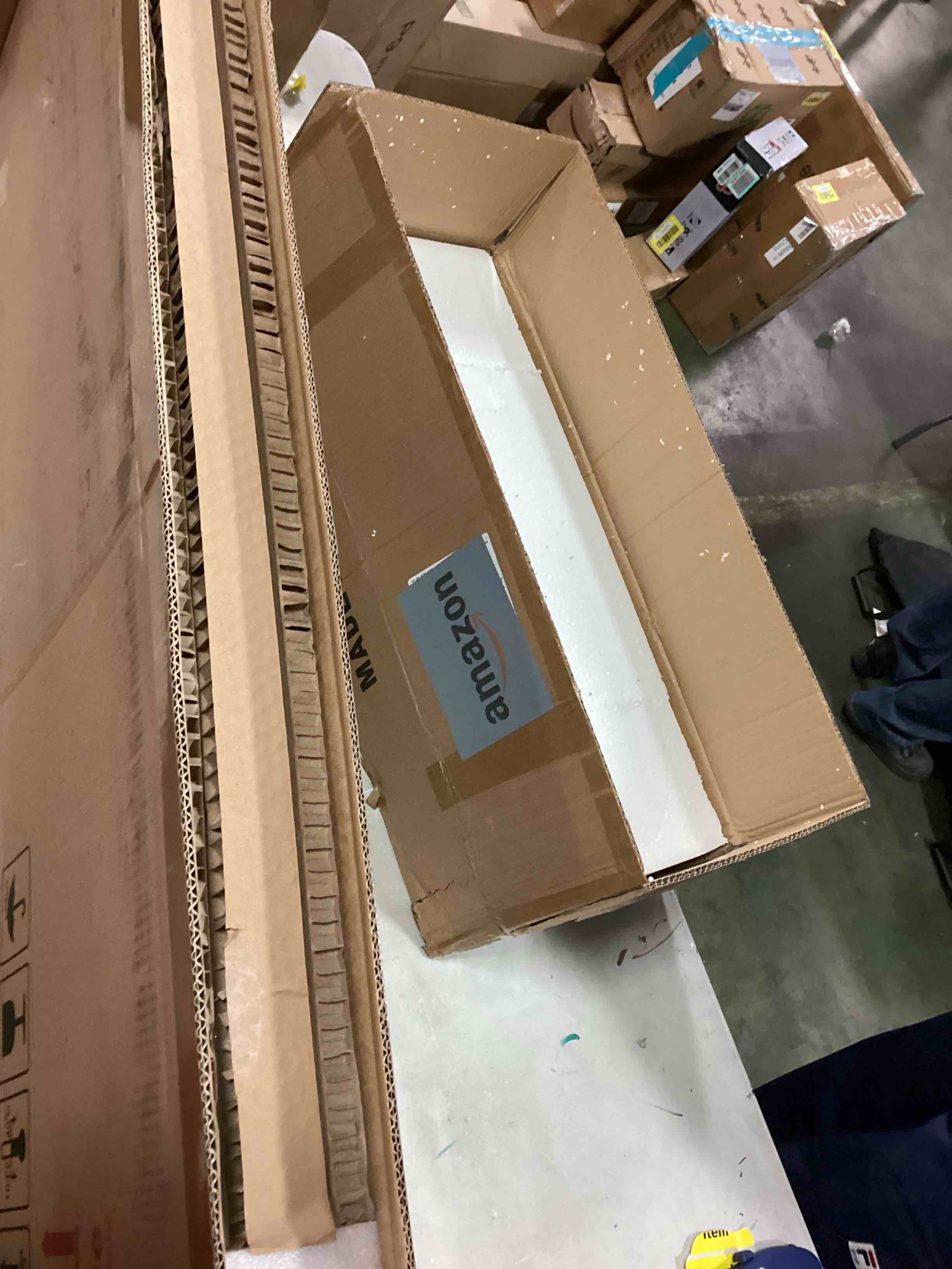 https://s3.amazonaws.com/lotting-images-prod/bidfta/BLU6050500_1709648452784.jpeg