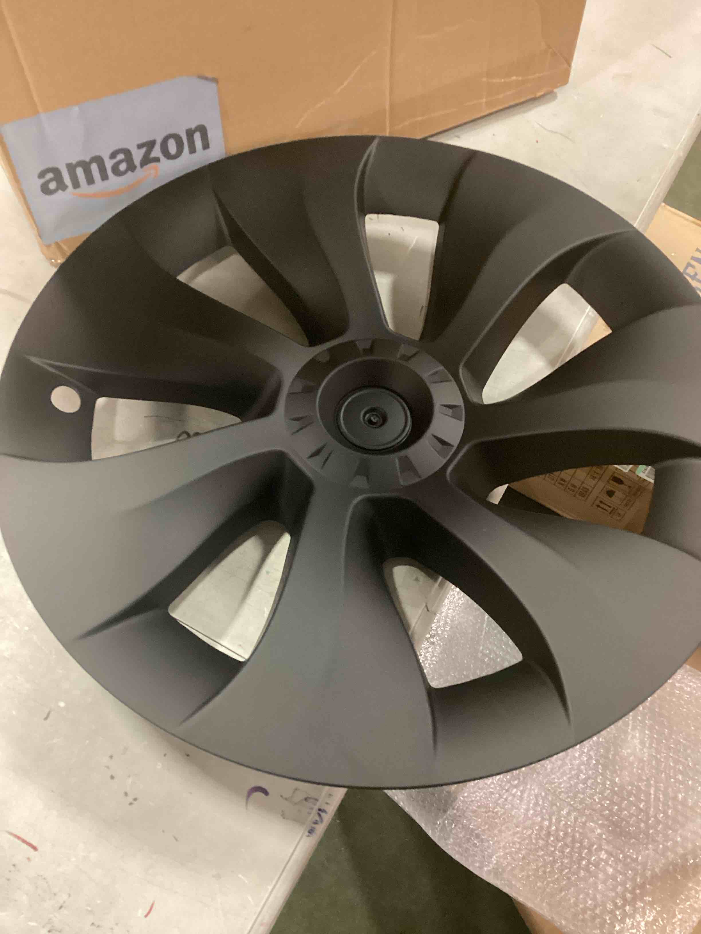 https://s3.amazonaws.com/lotting-images-prod/bidfta/BLU6050736_1709826857019.jpeg