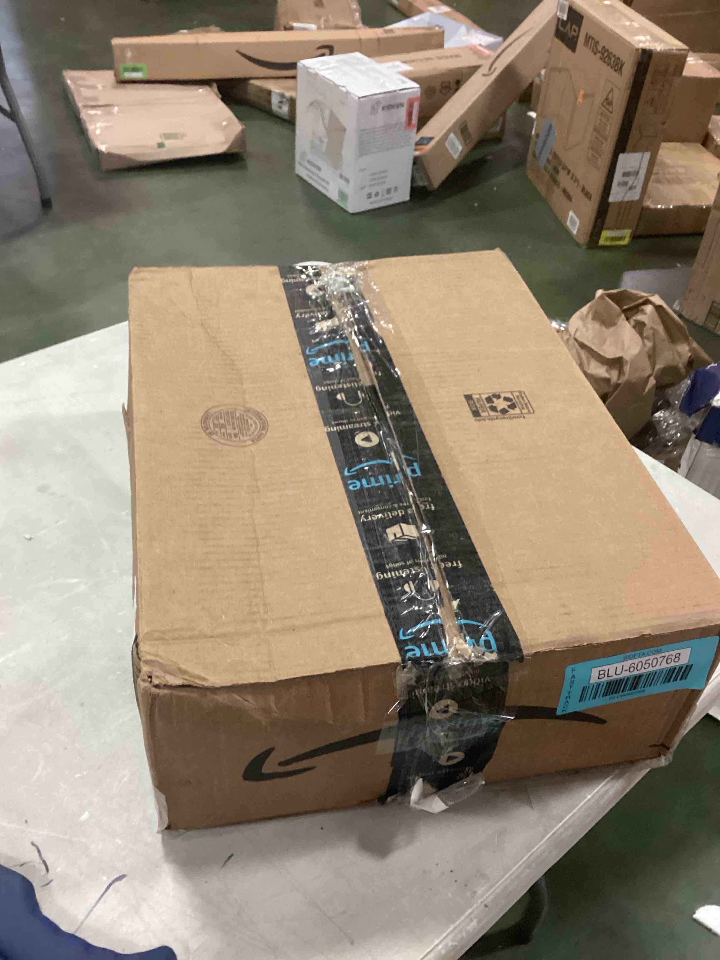 https://s3.amazonaws.com/lotting-images-prod/bidfta/BLU6050768_1709836861897.jpeg