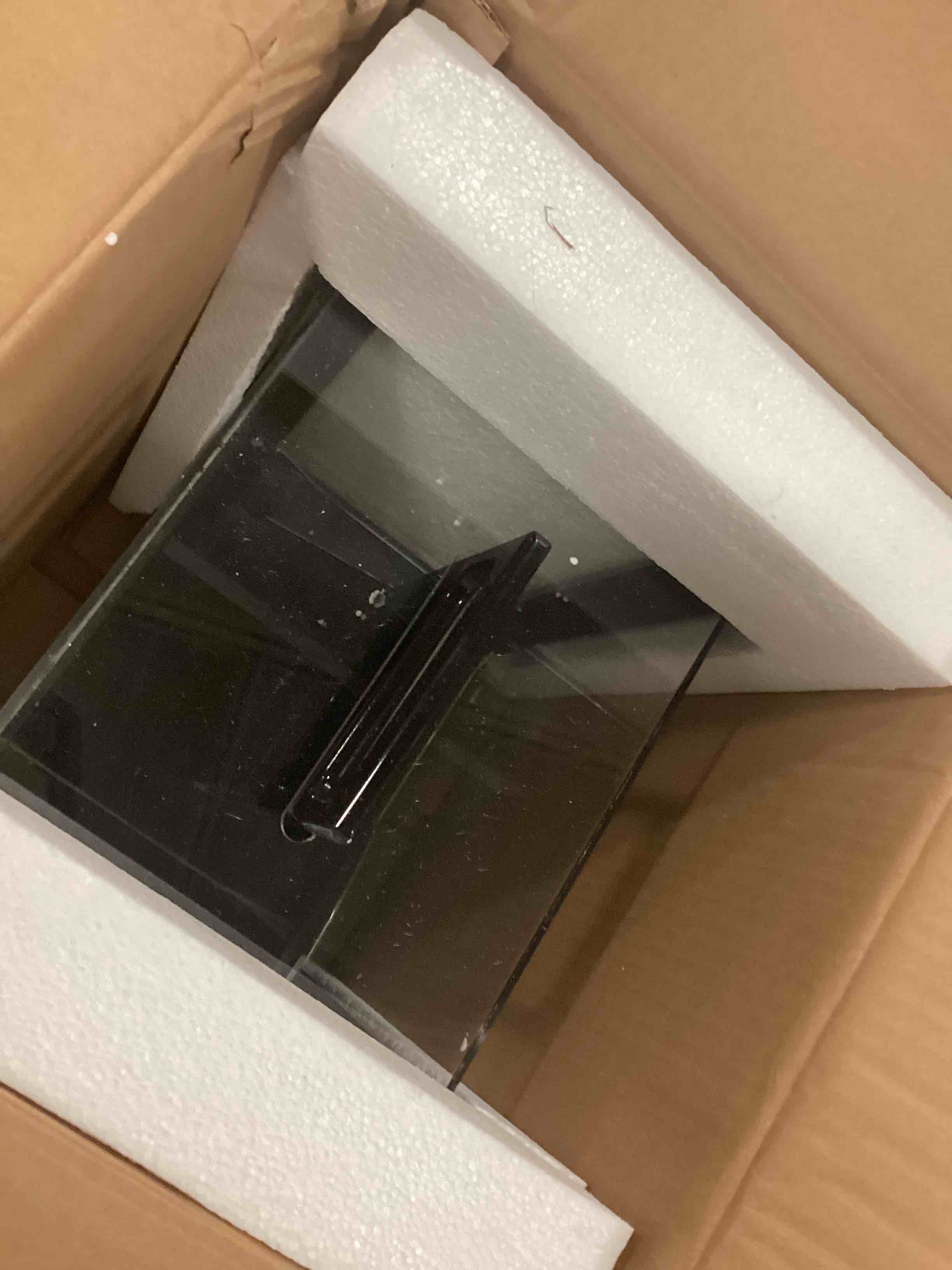 https://s3.amazonaws.com/lotting-images-prod/bidfta/BLU6050812_1709846073377.jpeg