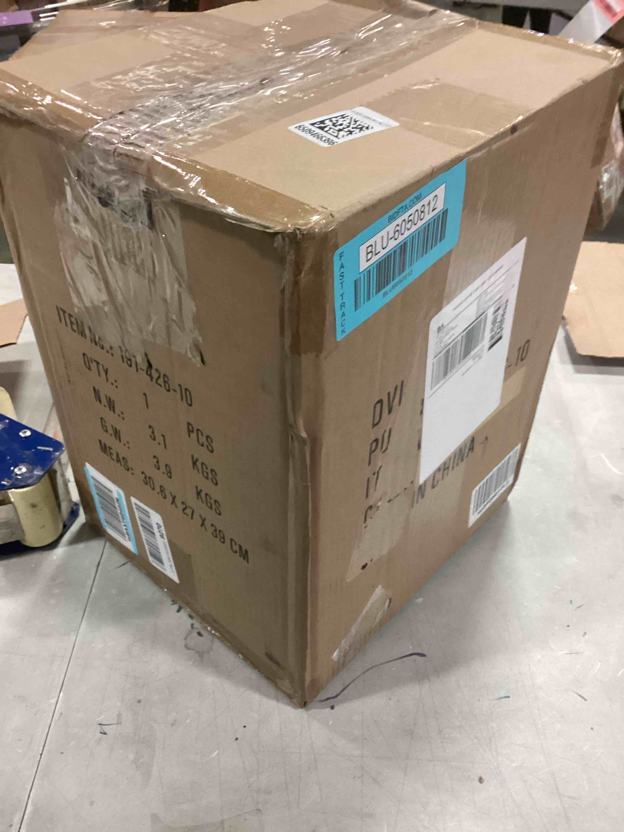 https://s3.amazonaws.com/lotting-images-prod/bidfta/BLU6050812_1709846102269.jpeg