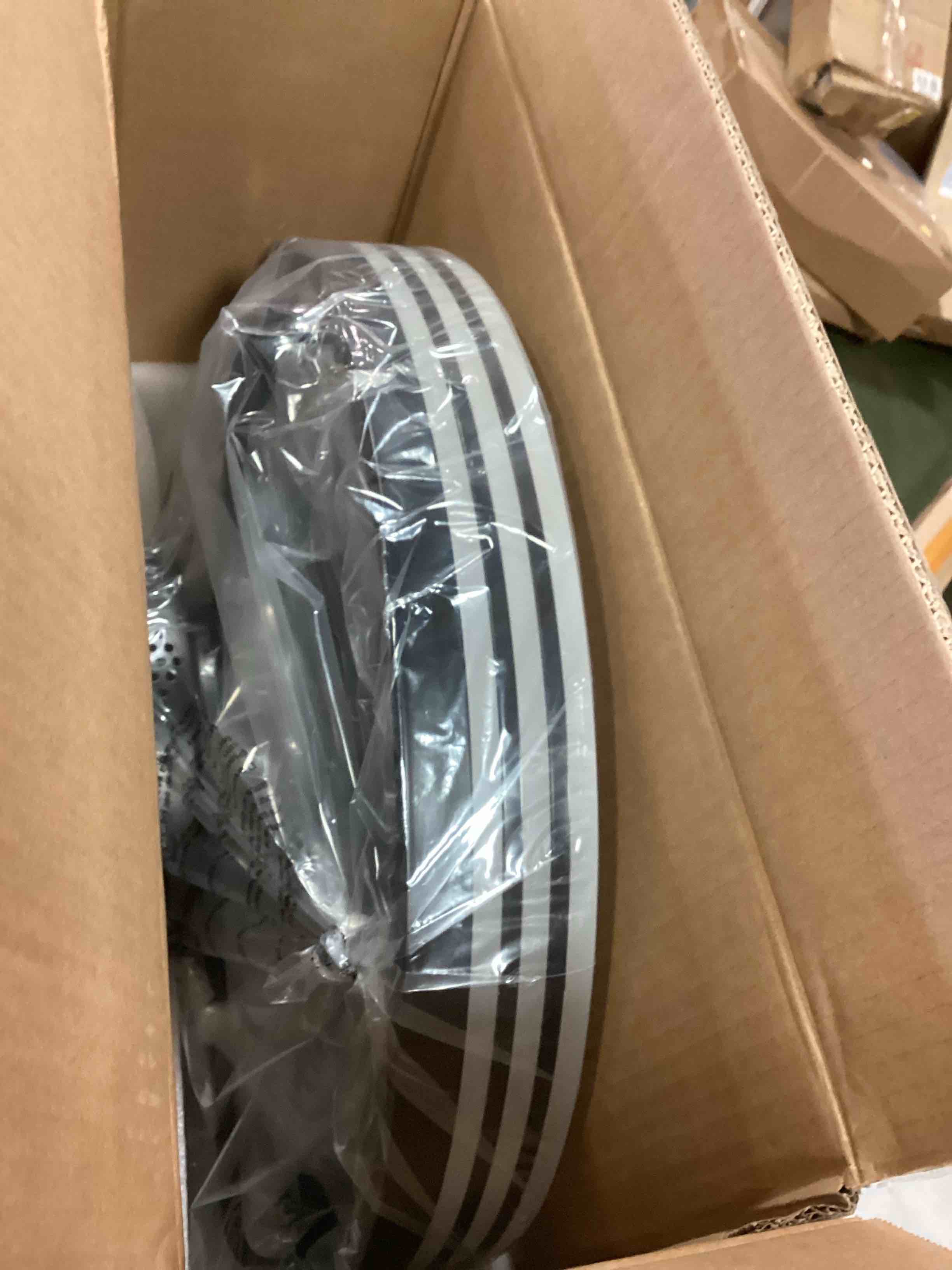 https://s3.amazonaws.com/lotting-images-prod/bidfta/BLU6051023_1710170676653.jpeg