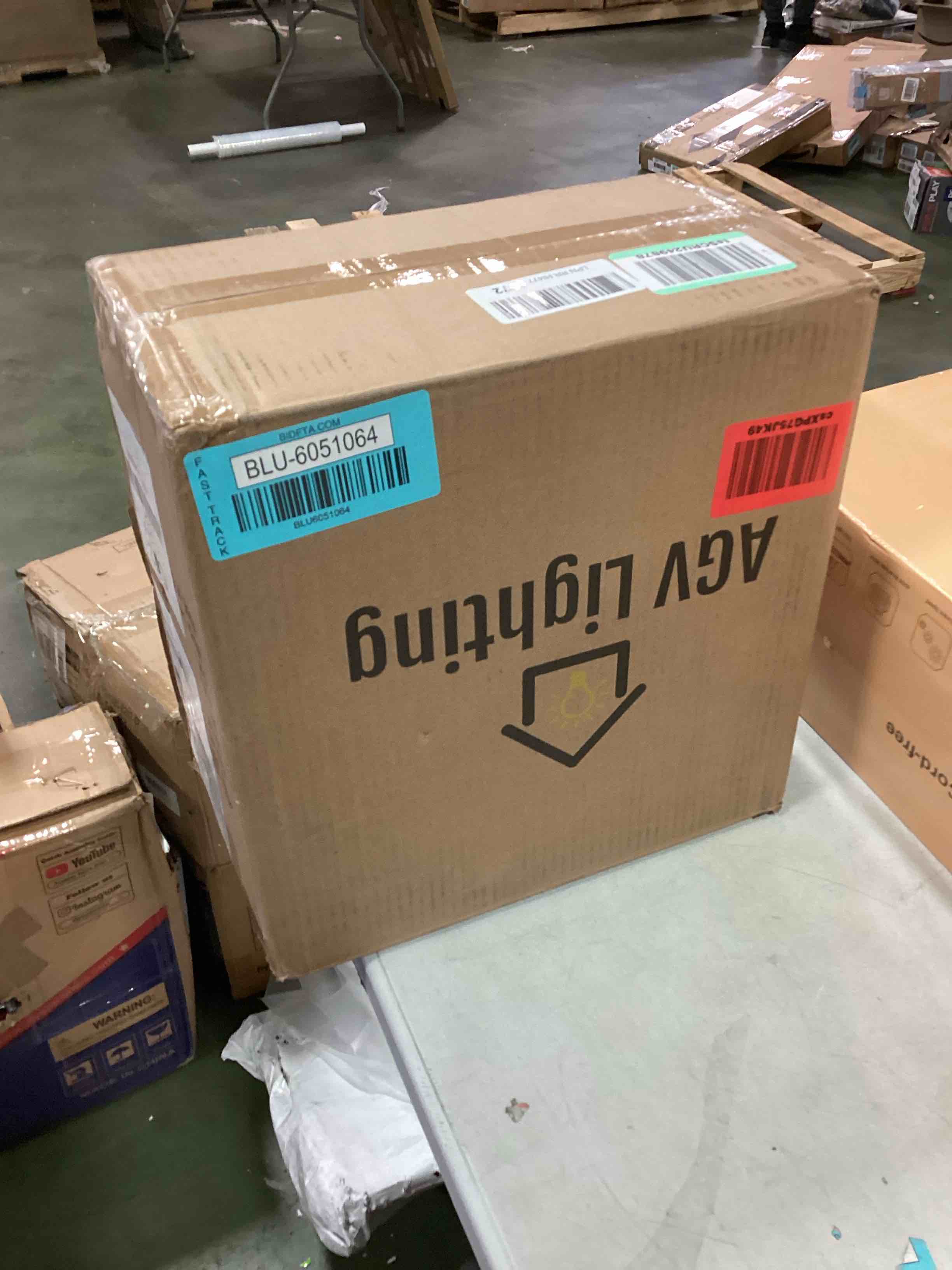 https://s3.amazonaws.com/lotting-images-prod/bidfta/BLU6051064_1710181370750.jpeg