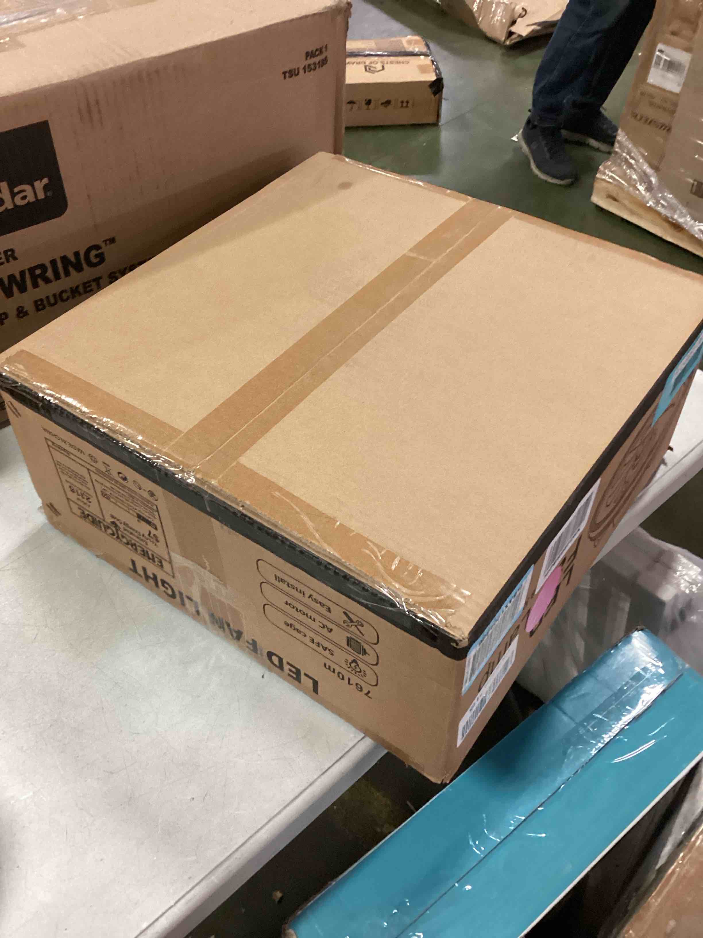 https://s3.amazonaws.com/lotting-images-prod/bidfta/BLU6051136_1710265812159.jpeg