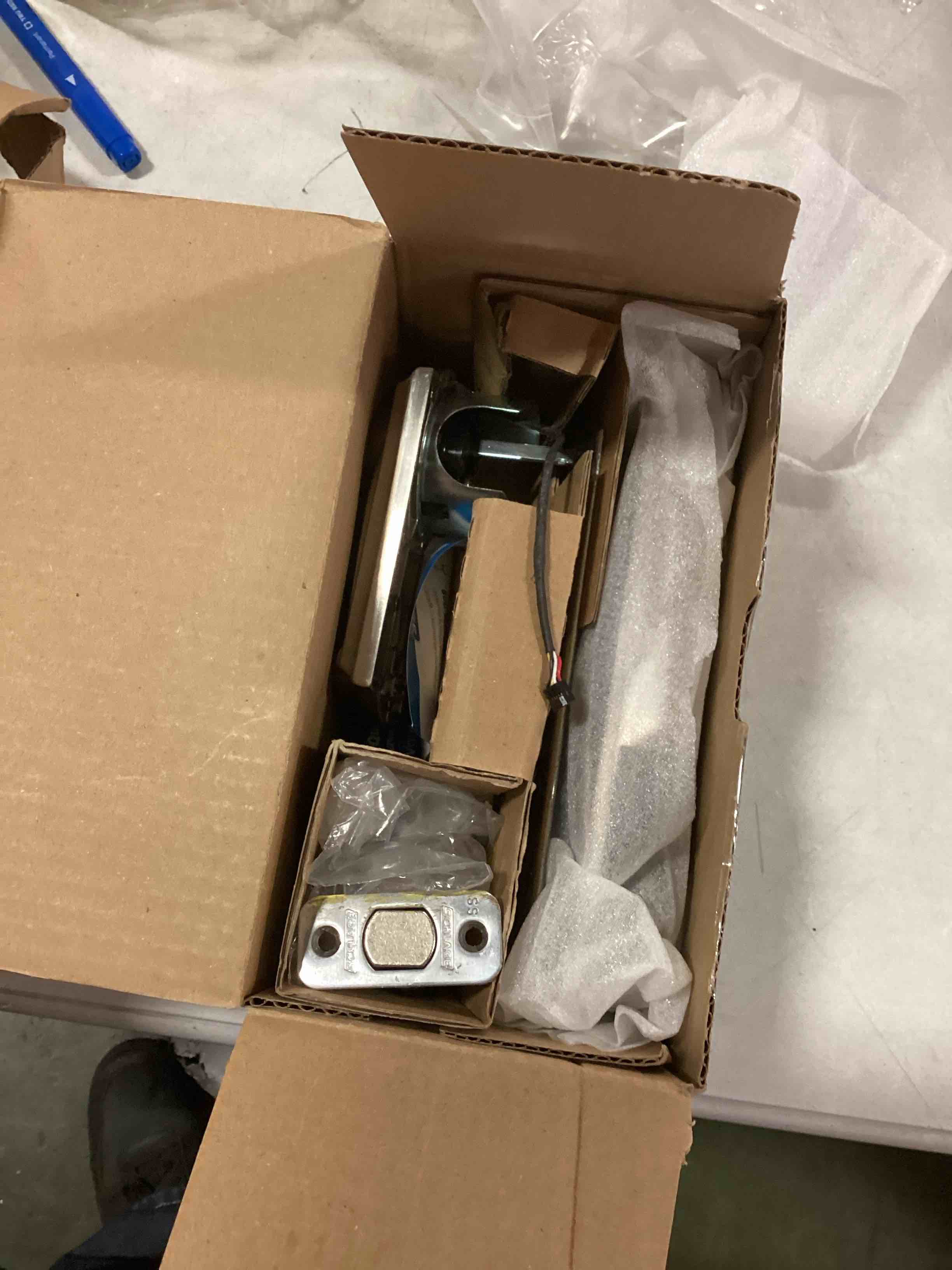 https://s3.amazonaws.com/lotting-images-prod/bidfta/BLU6051235_1710340099629.jpeg