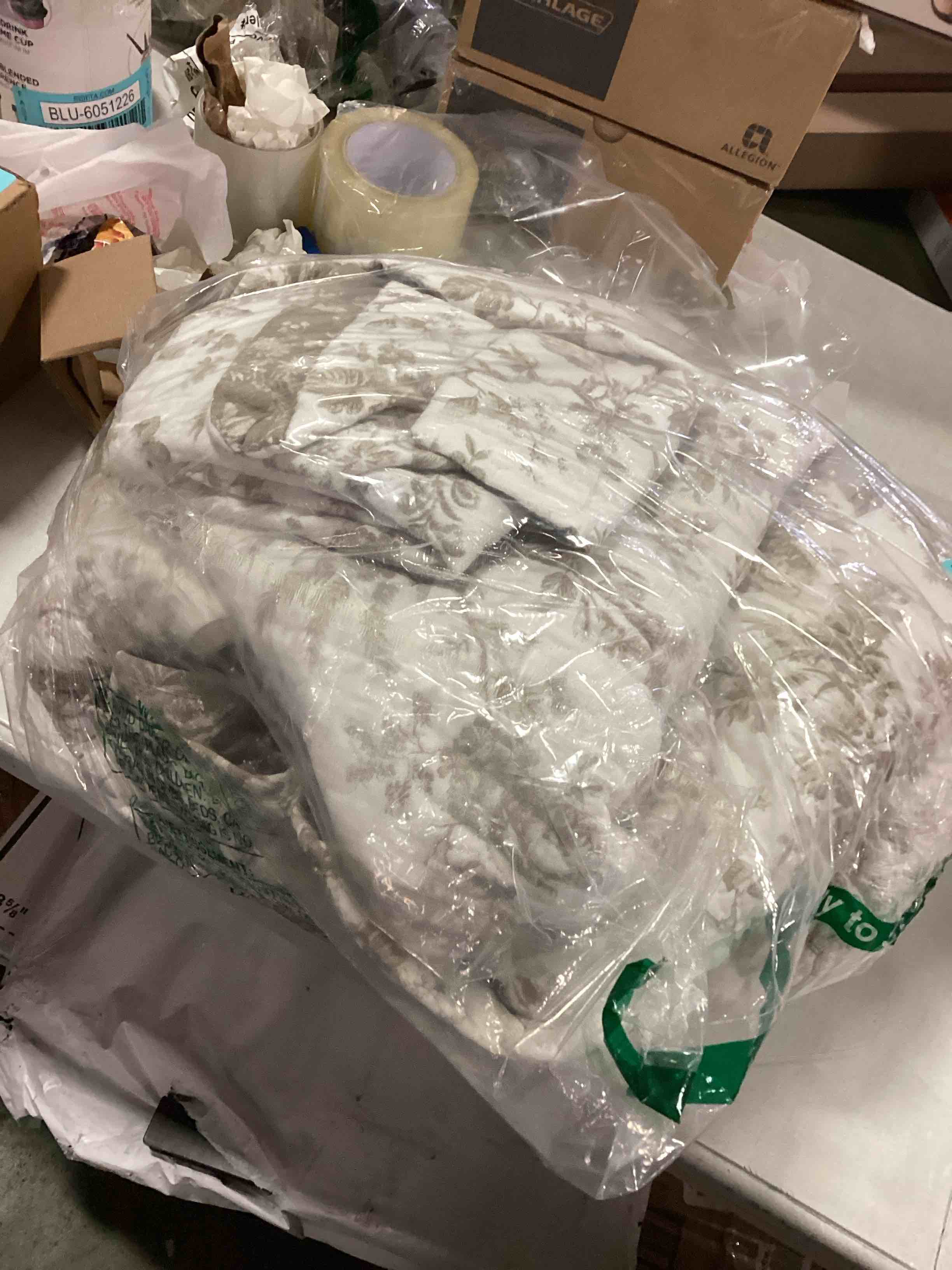 white/brown flower comforter