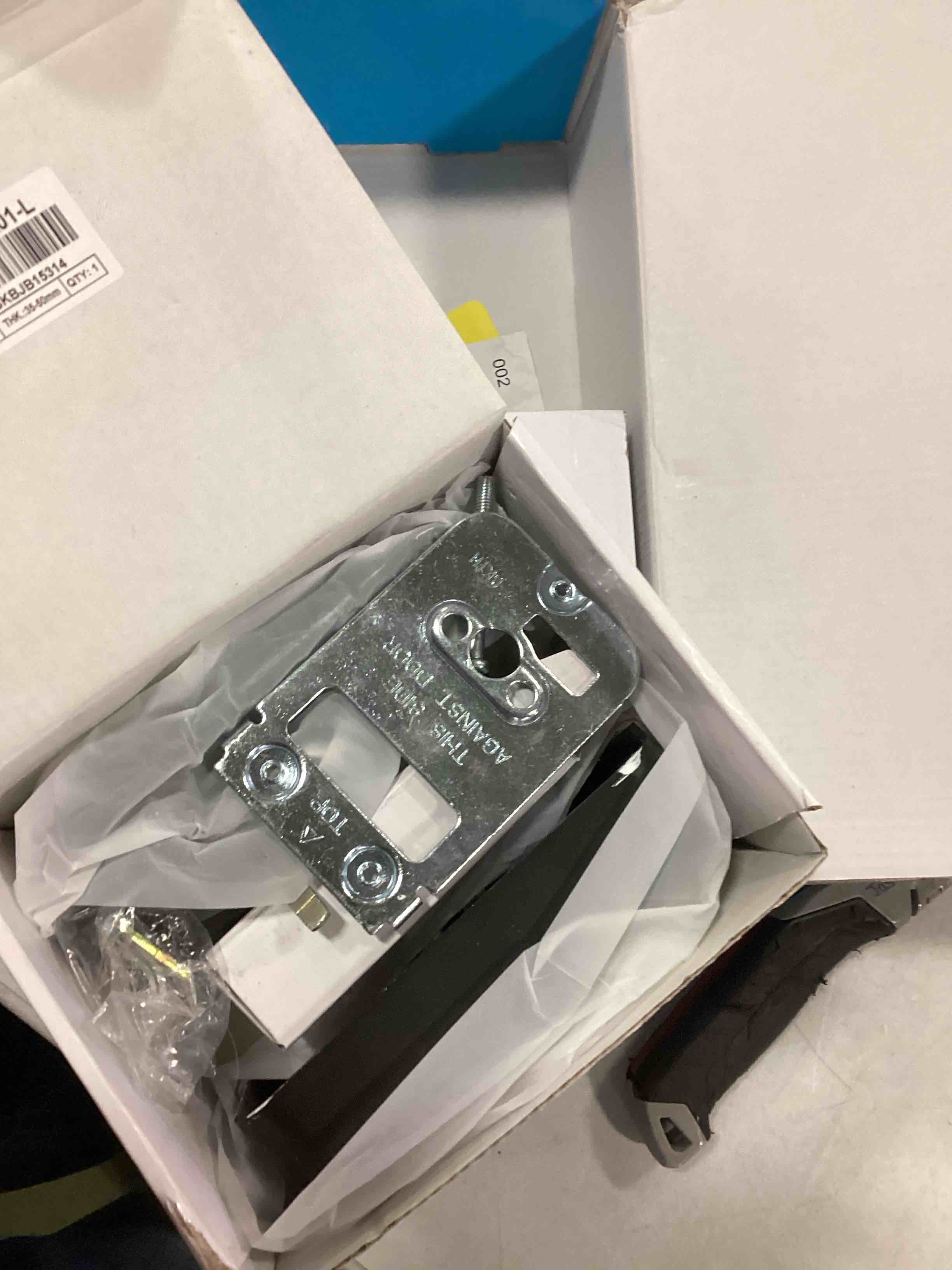 https://s3.amazonaws.com/lotting-images-prod/bidfta/BLU6051279_1710348006089.jpeg