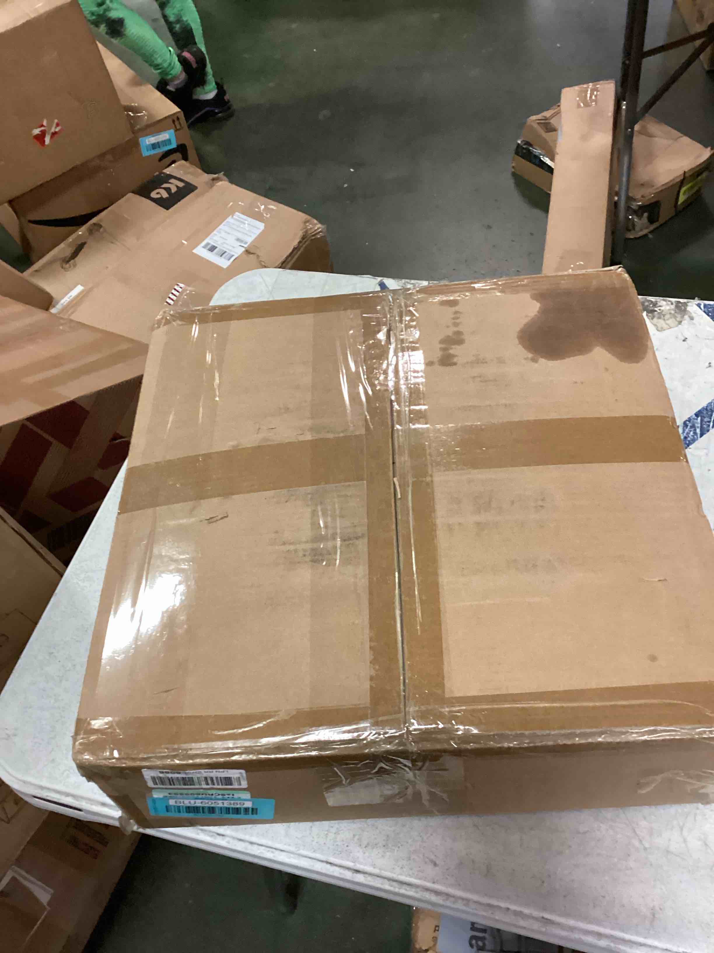 https://s3.amazonaws.com/lotting-images-prod/bidfta/BLU6051389_1710423762186.jpeg