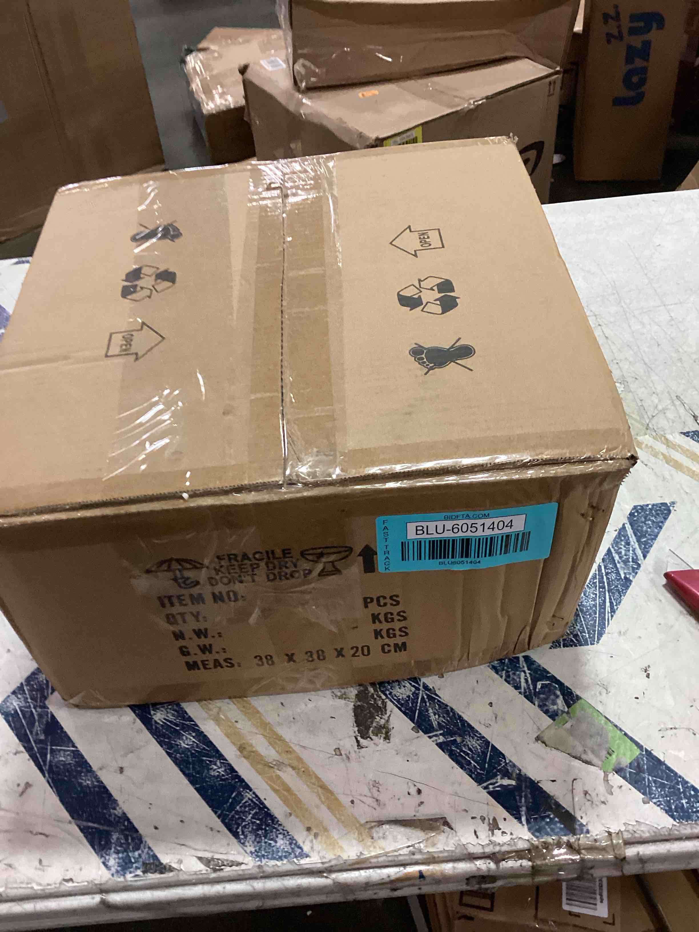 https://s3.amazonaws.com/lotting-images-prod/bidfta/BLU6051404_1710427476977.jpeg