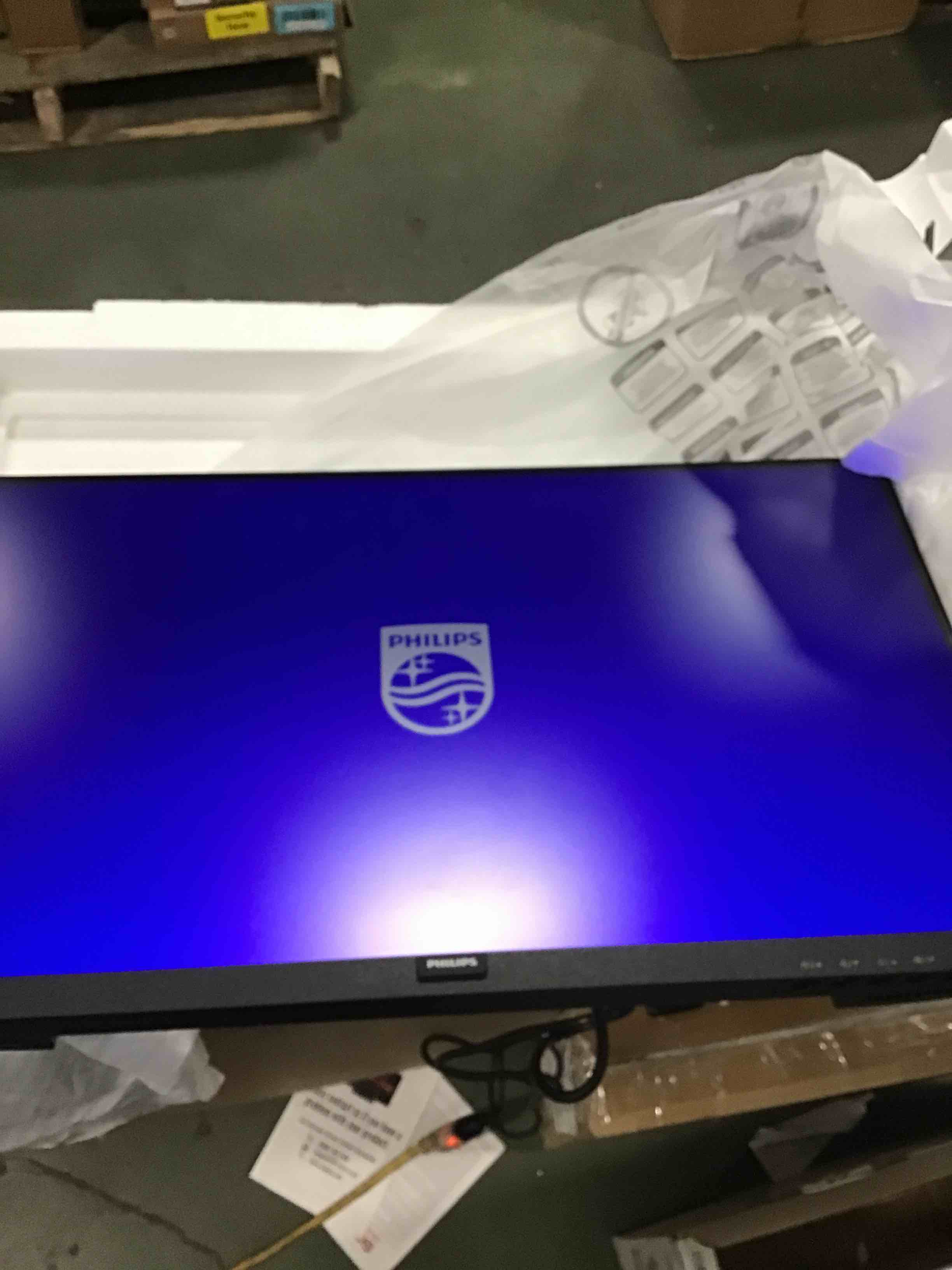 https://s3.amazonaws.com/lotting-images-prod/bidfta/BLU6051829_1709217698318.jpeg