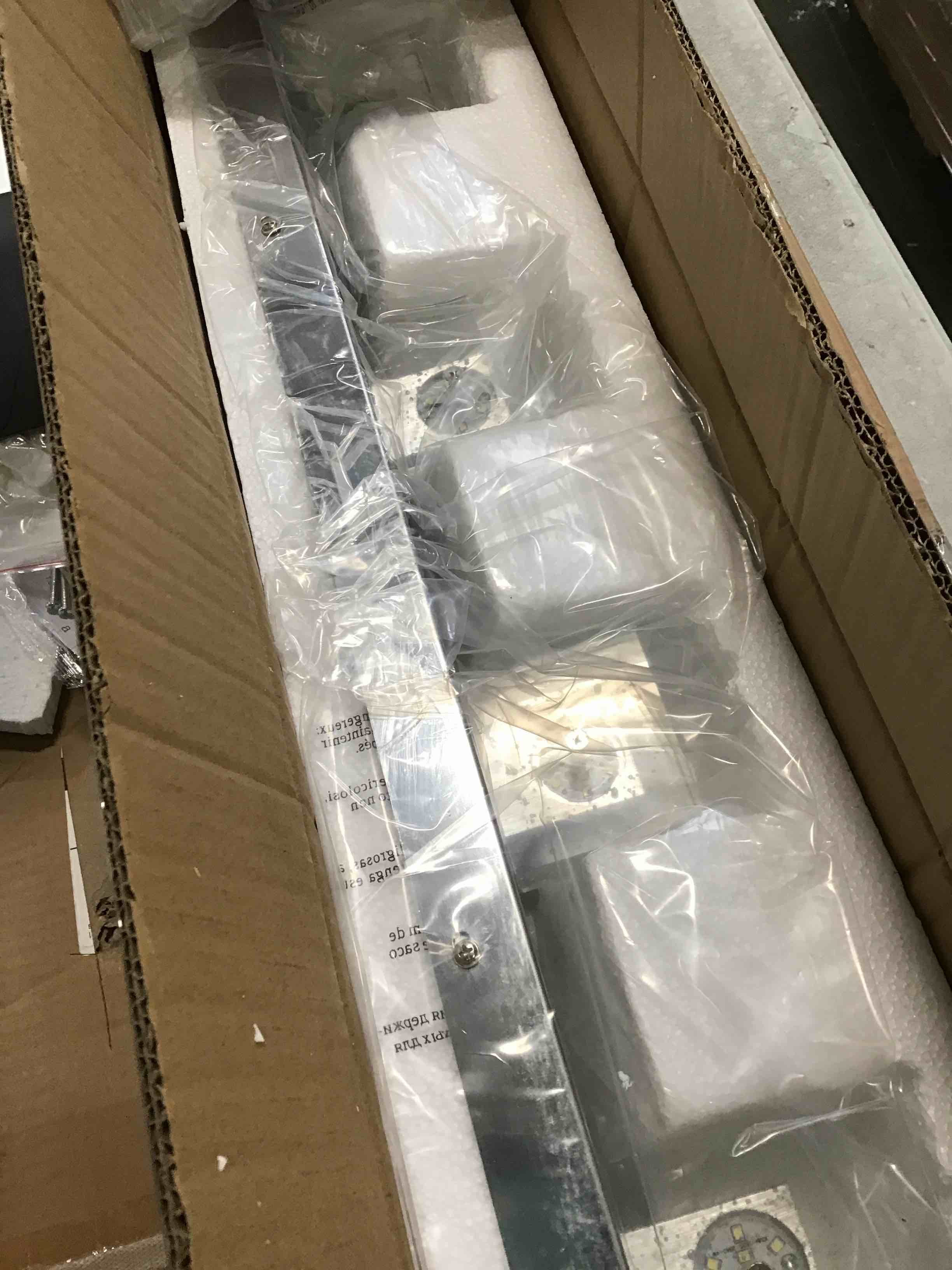 https://s3.amazonaws.com/lotting-images-prod/bidfta/BLU6052171_1709315682385.jpeg