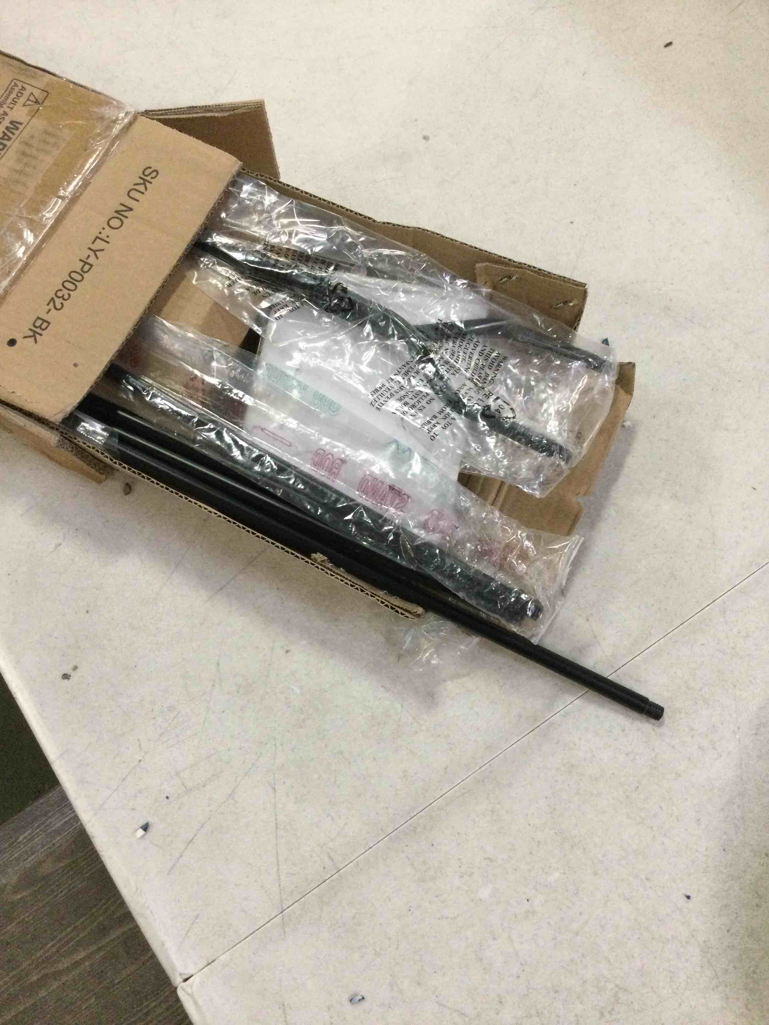 https://s3.amazonaws.com/lotting-images-prod/bidfta/BLU6052625_1709578658700.jpeg