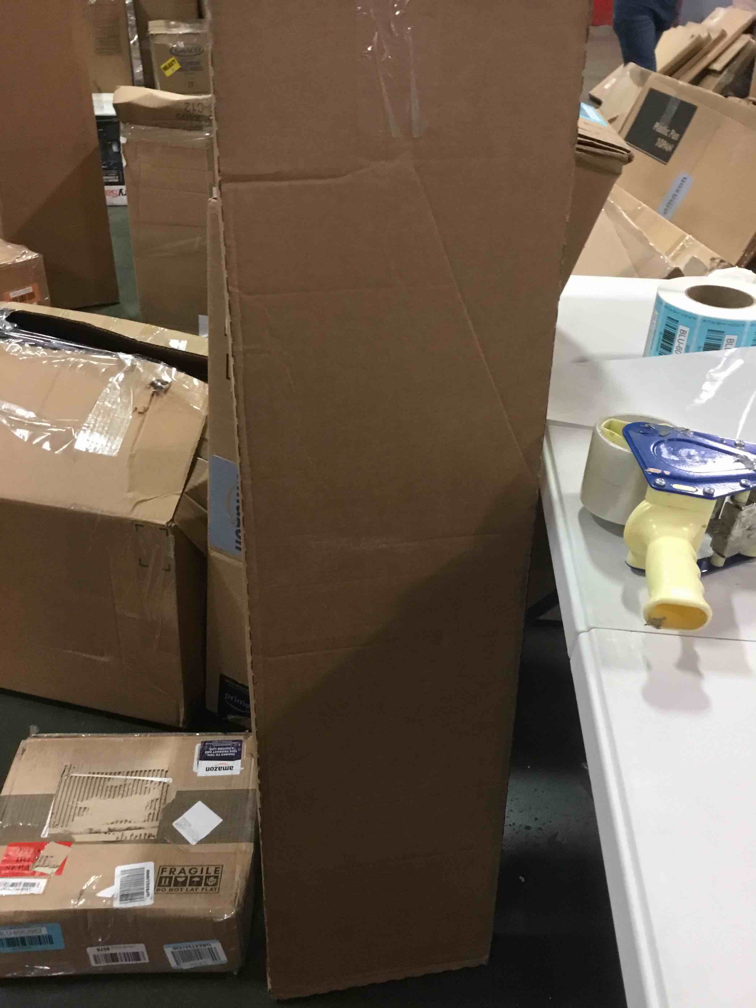 https://s3.amazonaws.com/lotting-images-prod/bidfta/BLU6052989_1709139046093.jpeg