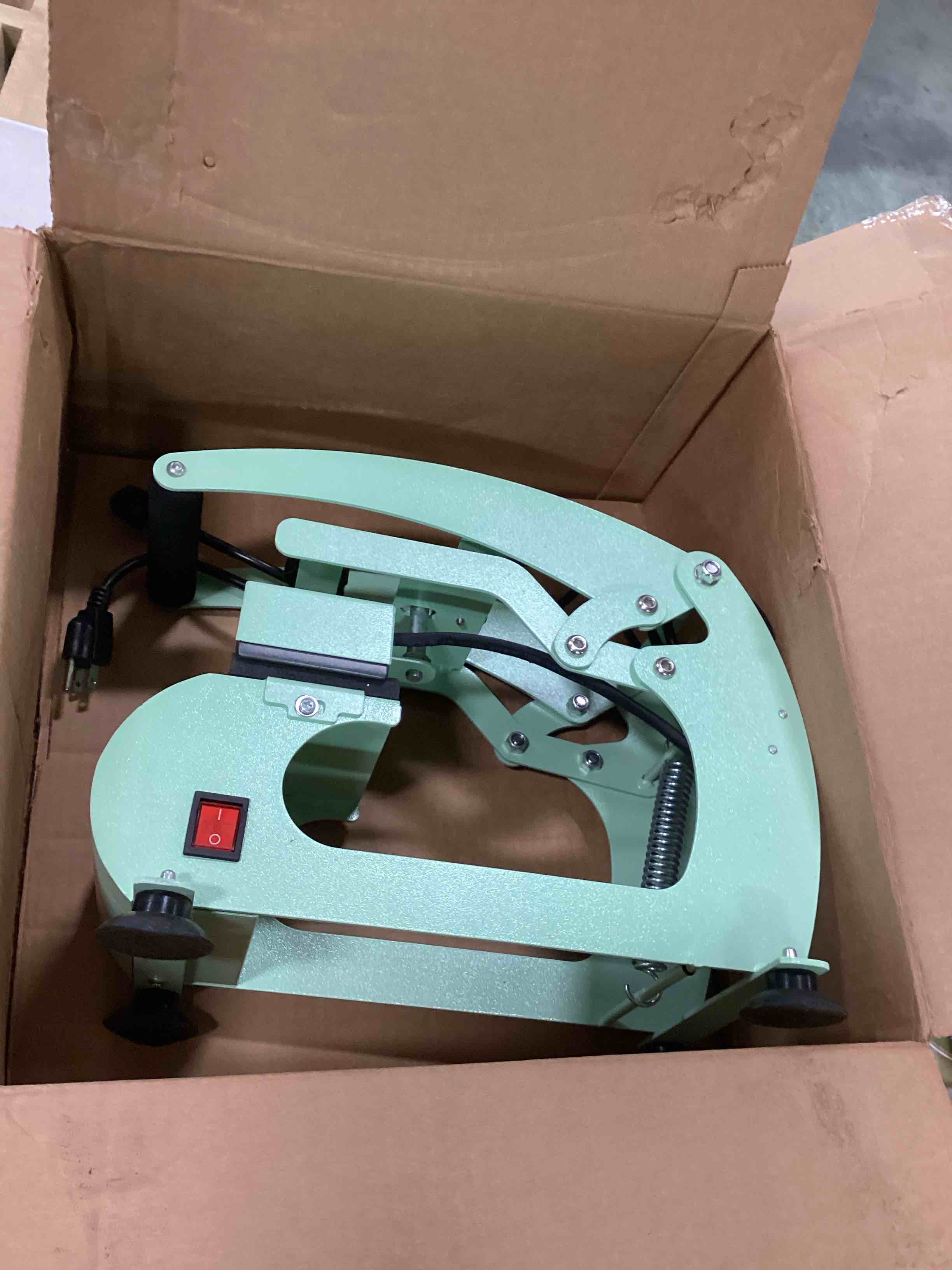 https://s3.amazonaws.com/lotting-images-prod/bidfta/BLU6053835_1710254186341.jpeg