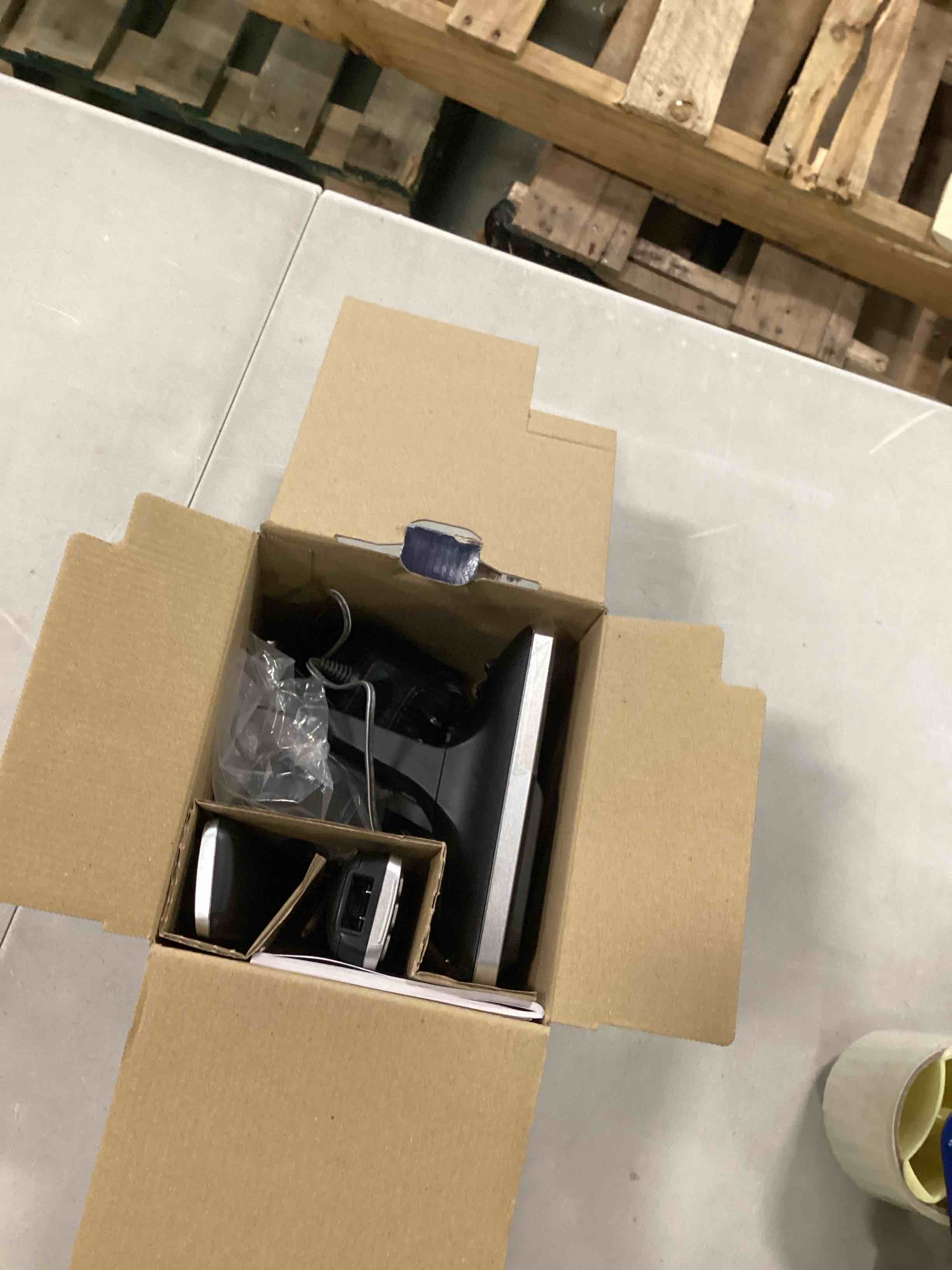 https://s3.amazonaws.com/lotting-images-prod/bidfta/BLU6054004_1710349967632.jpeg