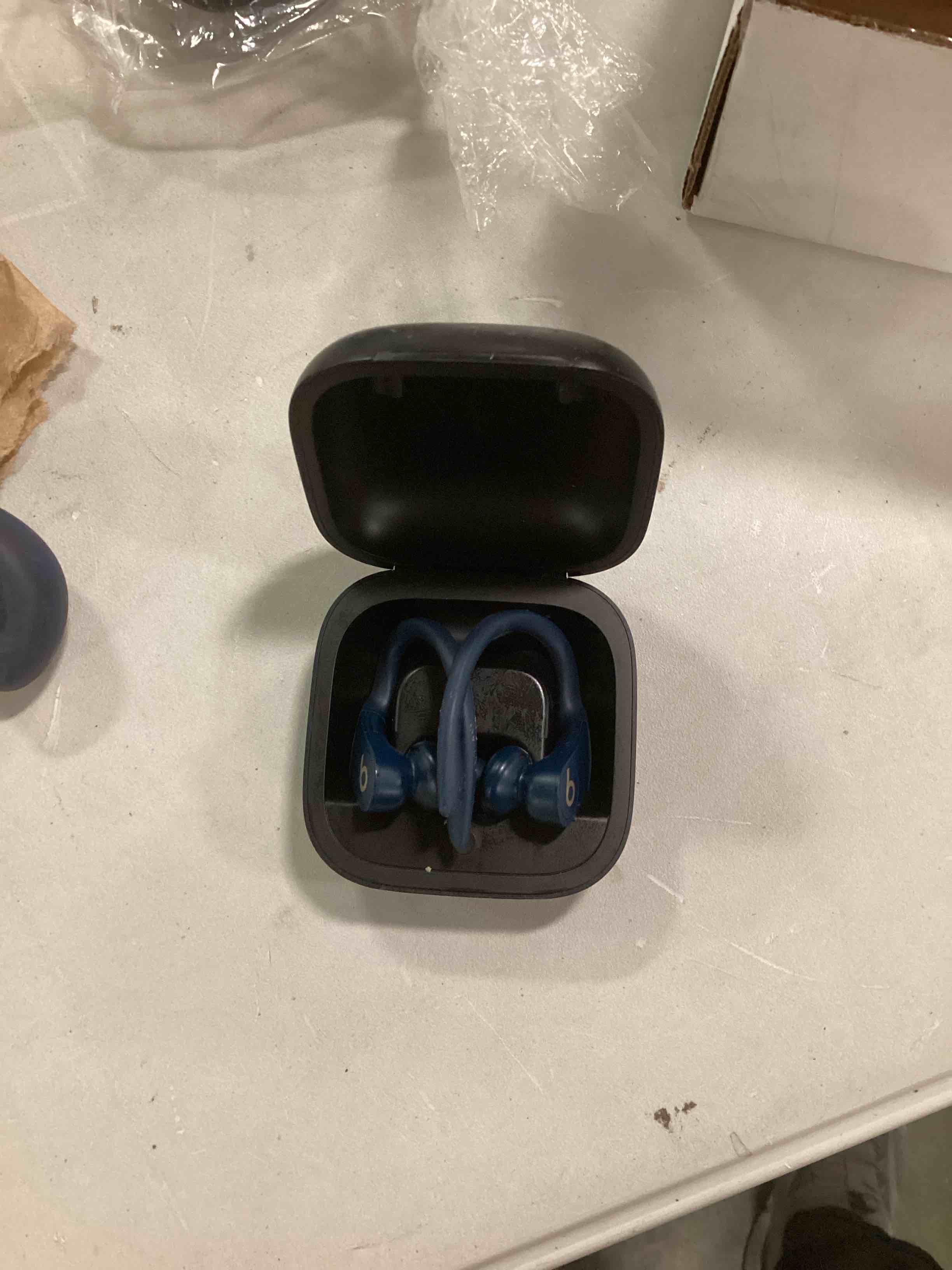 https://s3.amazonaws.com/lotting-images-prod/bidfta/BLU6054107_1710421633665.jpeg