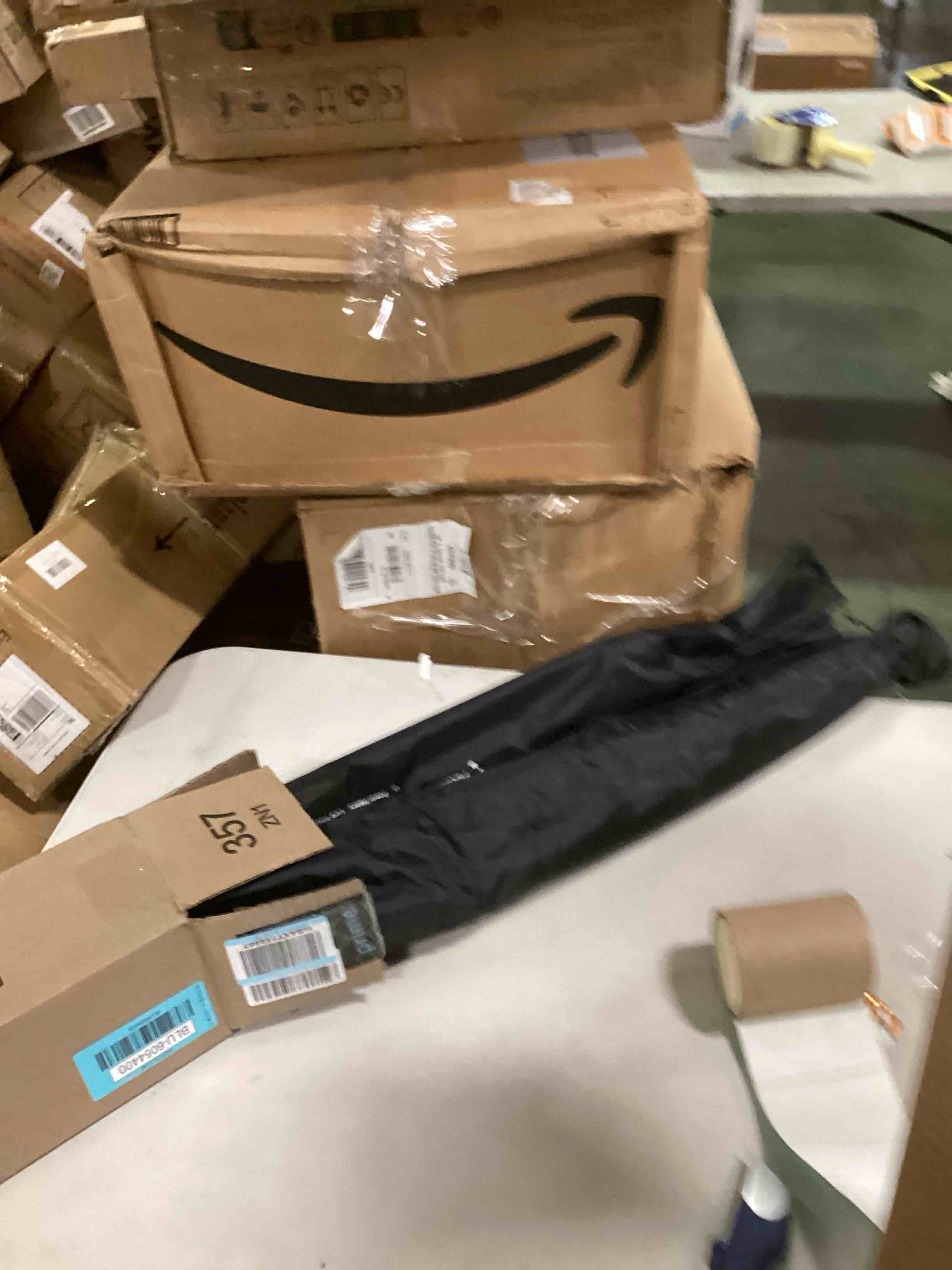 https://s3.amazonaws.com/lotting-images-prod/bidfta/BLU6054400_1710784546781.jpeg