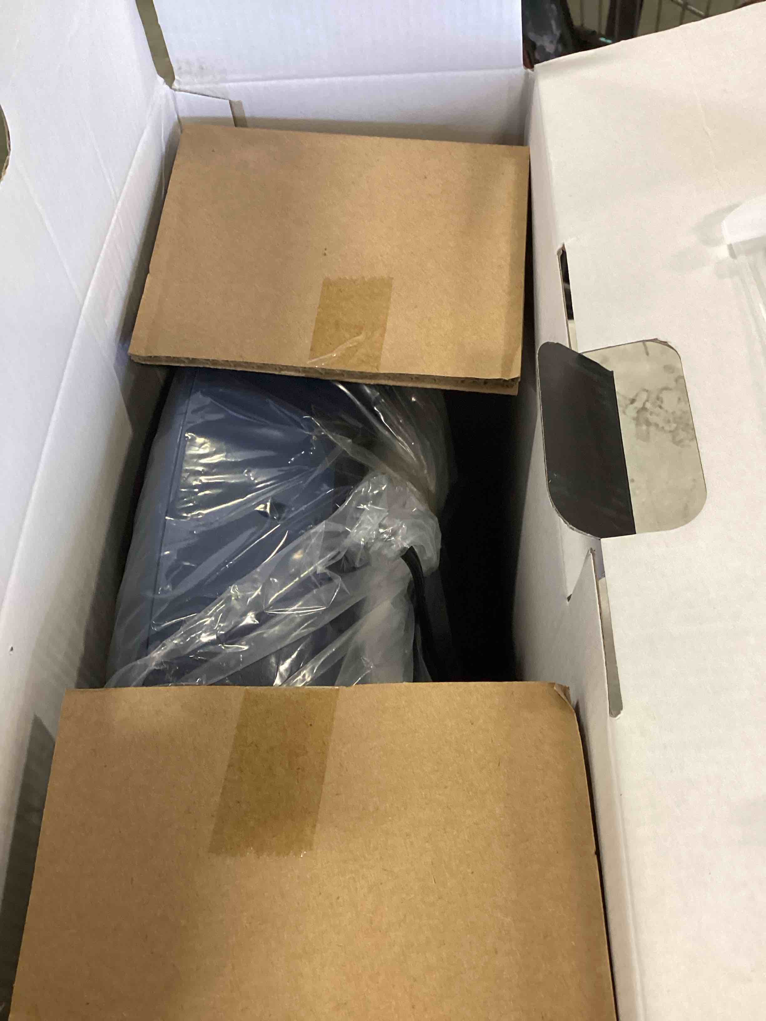 https://s3.amazonaws.com/lotting-images-prod/bidfta/BLU6055027_1710269039507.jpeg