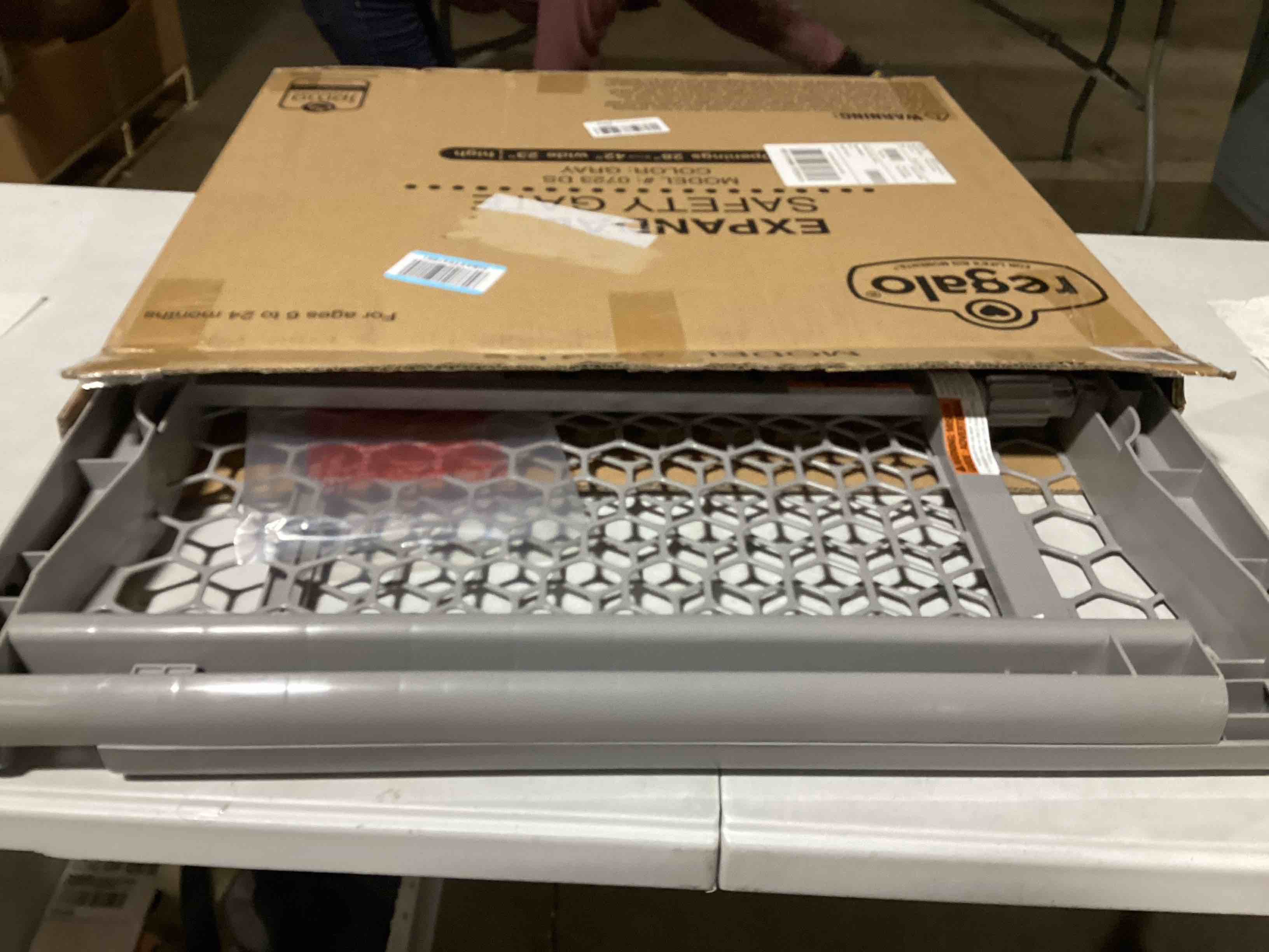https://s3.amazonaws.com/lotting-images-prod/bidfta/BLU6056668_1710164510814.jpeg