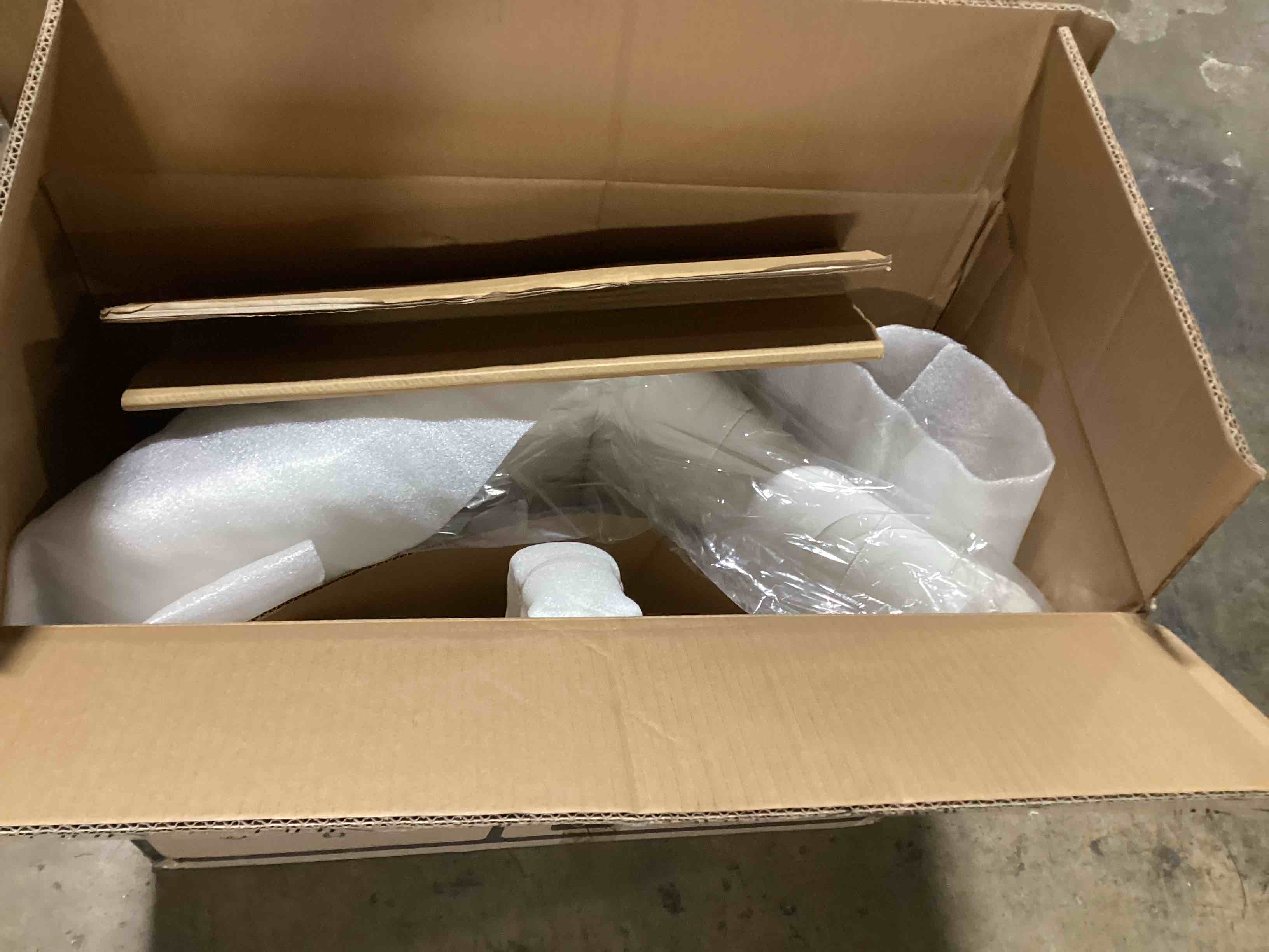 https://s3.amazonaws.com/lotting-images-prod/bidfta/BLU6056935_1710610061464.jpeg