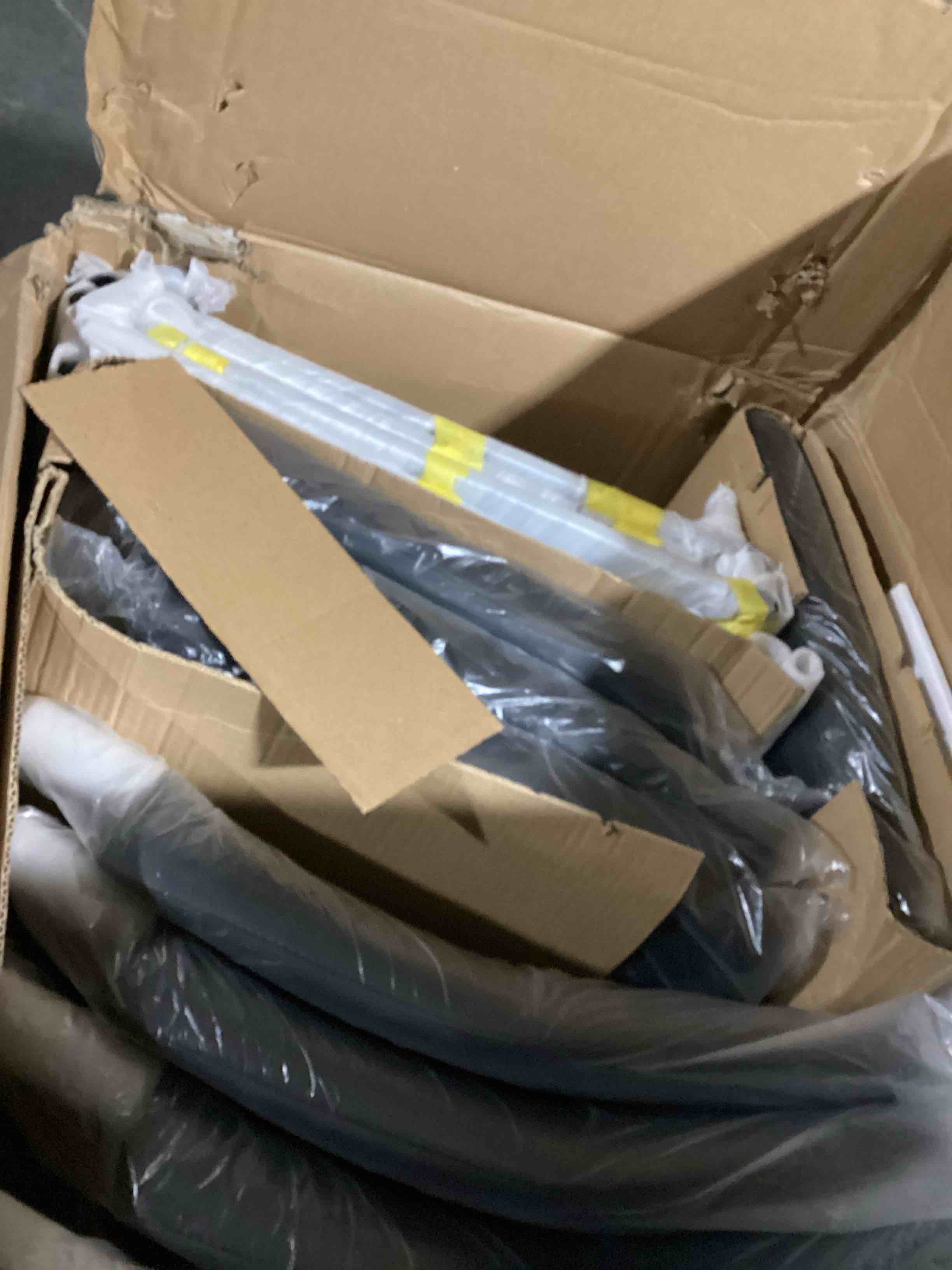 https://s3.amazonaws.com/lotting-images-prod/bidfta/BLU6056990_1710774355581.jpeg