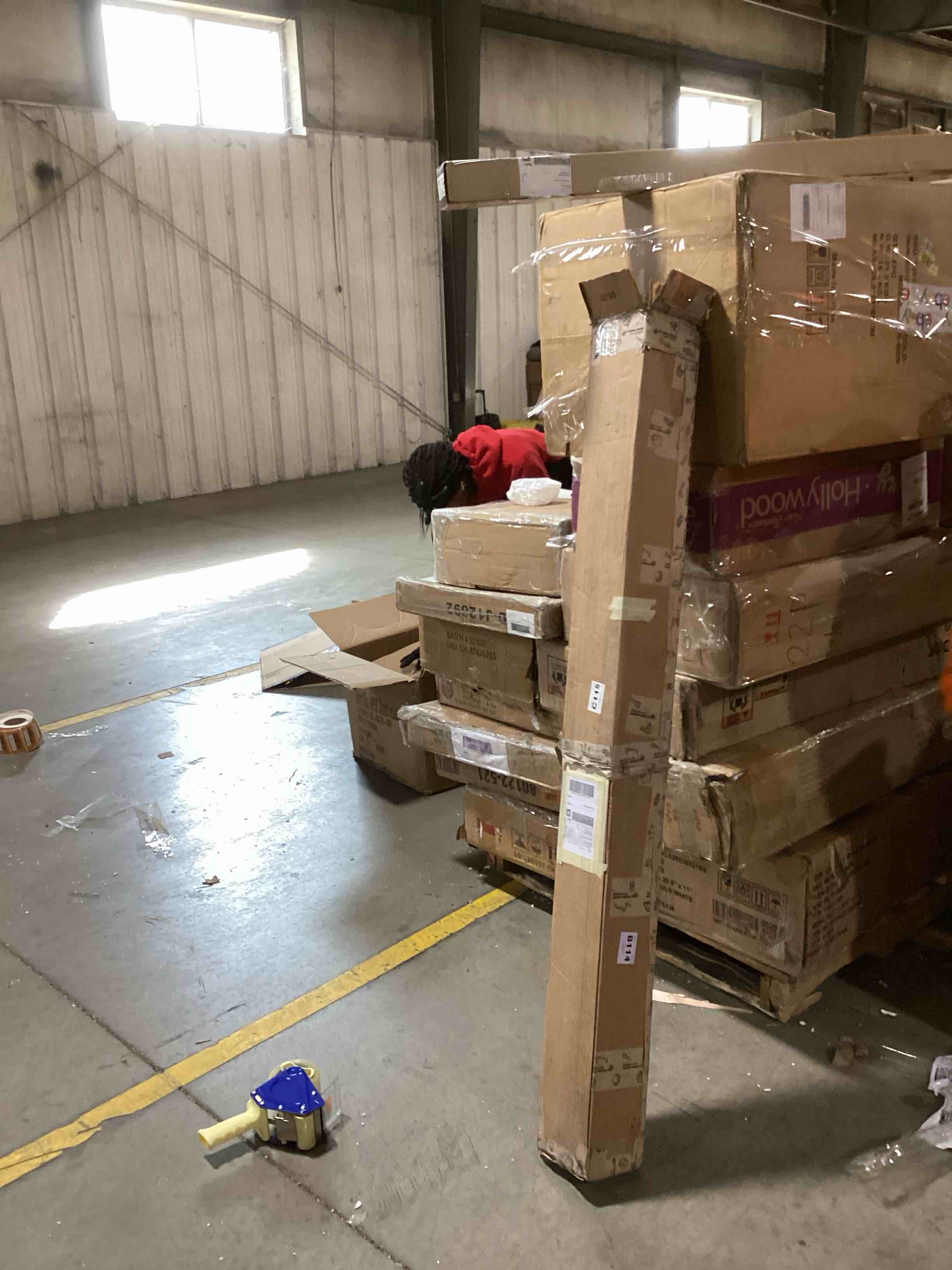https://s3.amazonaws.com/lotting-images-prod/bidfta/BLU6057131_1710964018763.jpeg