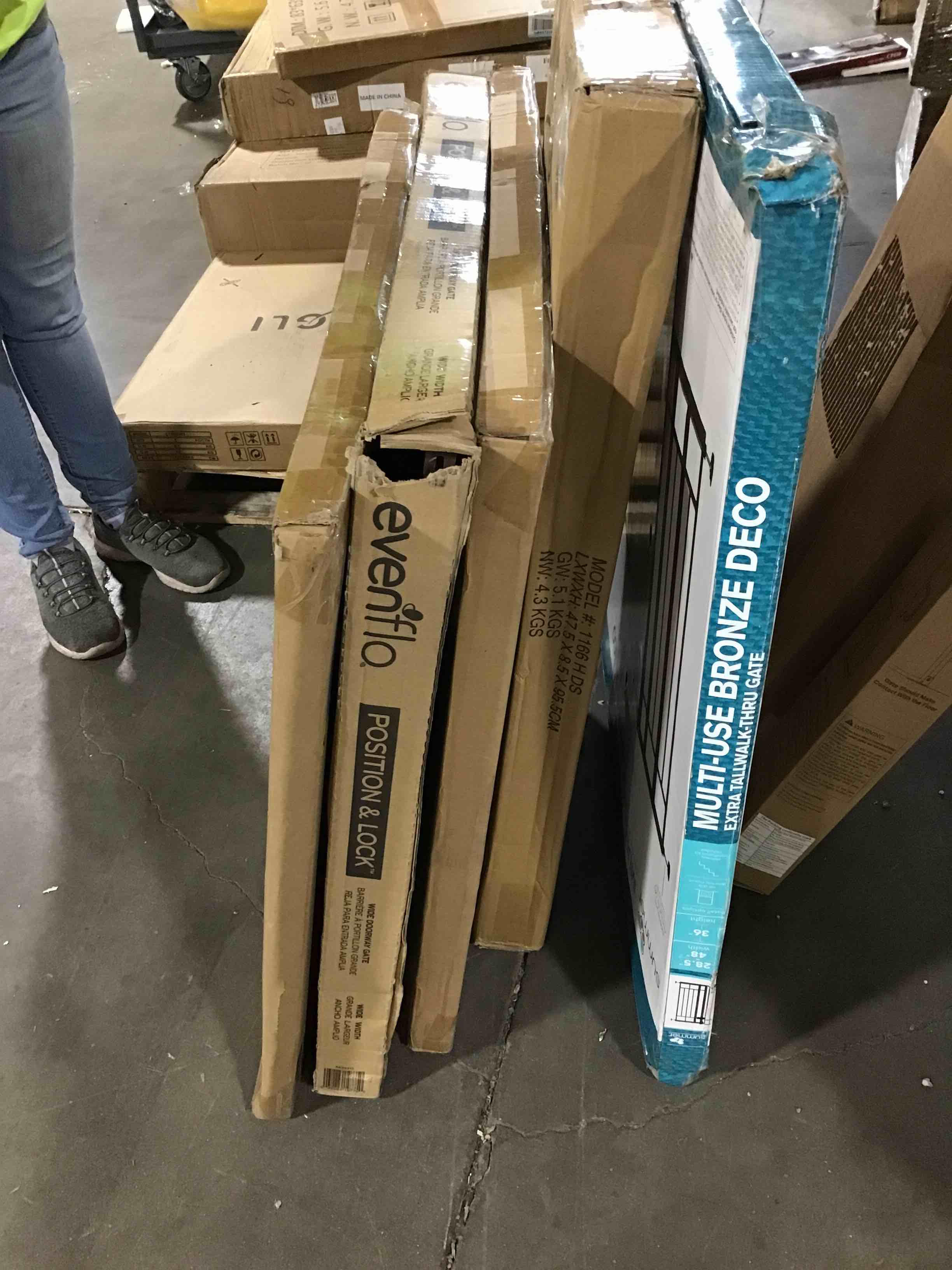 https://s3.amazonaws.com/lotting-images-prod/bidfta/BLU6059295_1709826112164.jpeg