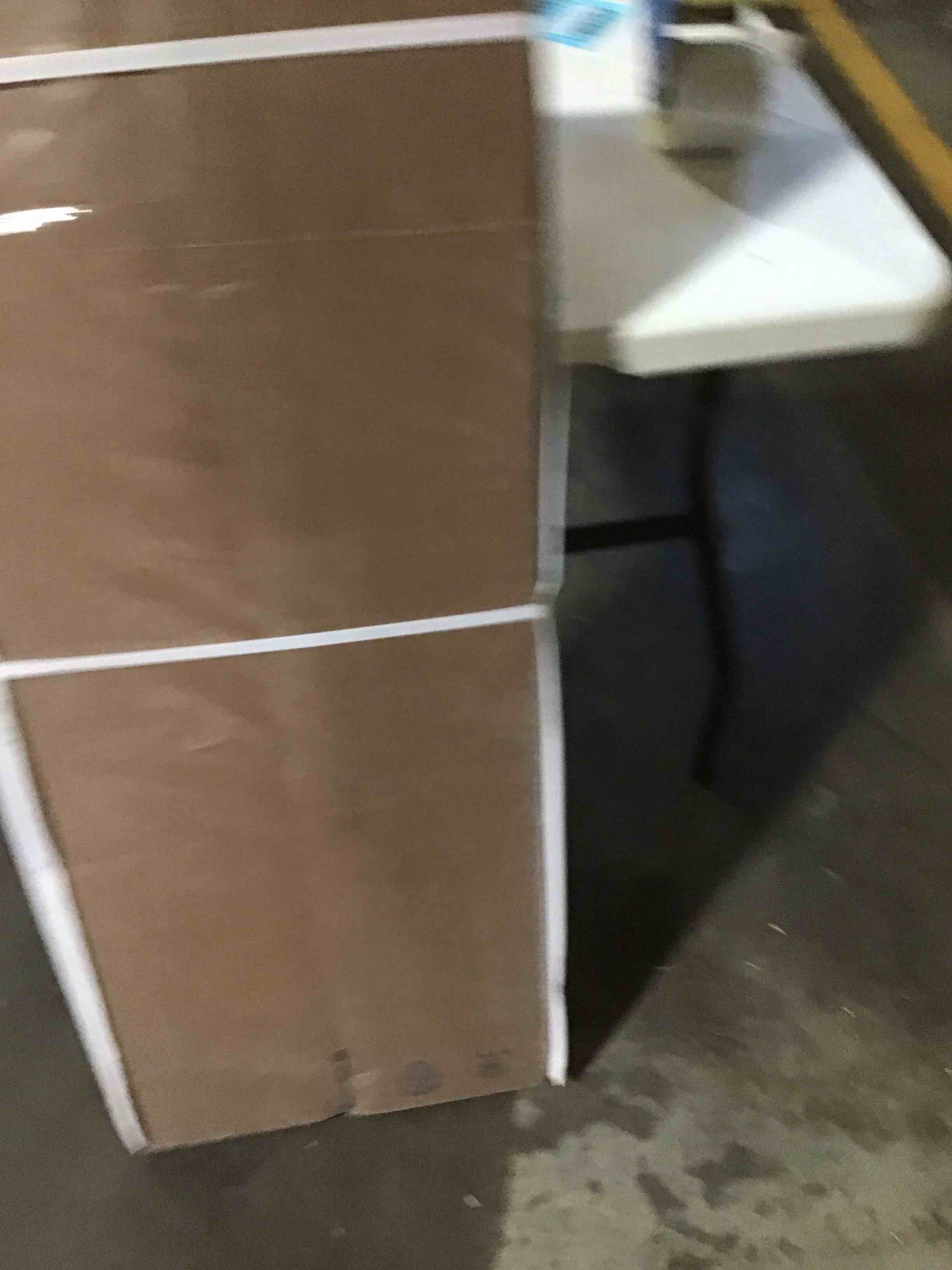 https://s3.amazonaws.com/lotting-images-prod/bidfta/BLU6059880_1710246030878.jpeg