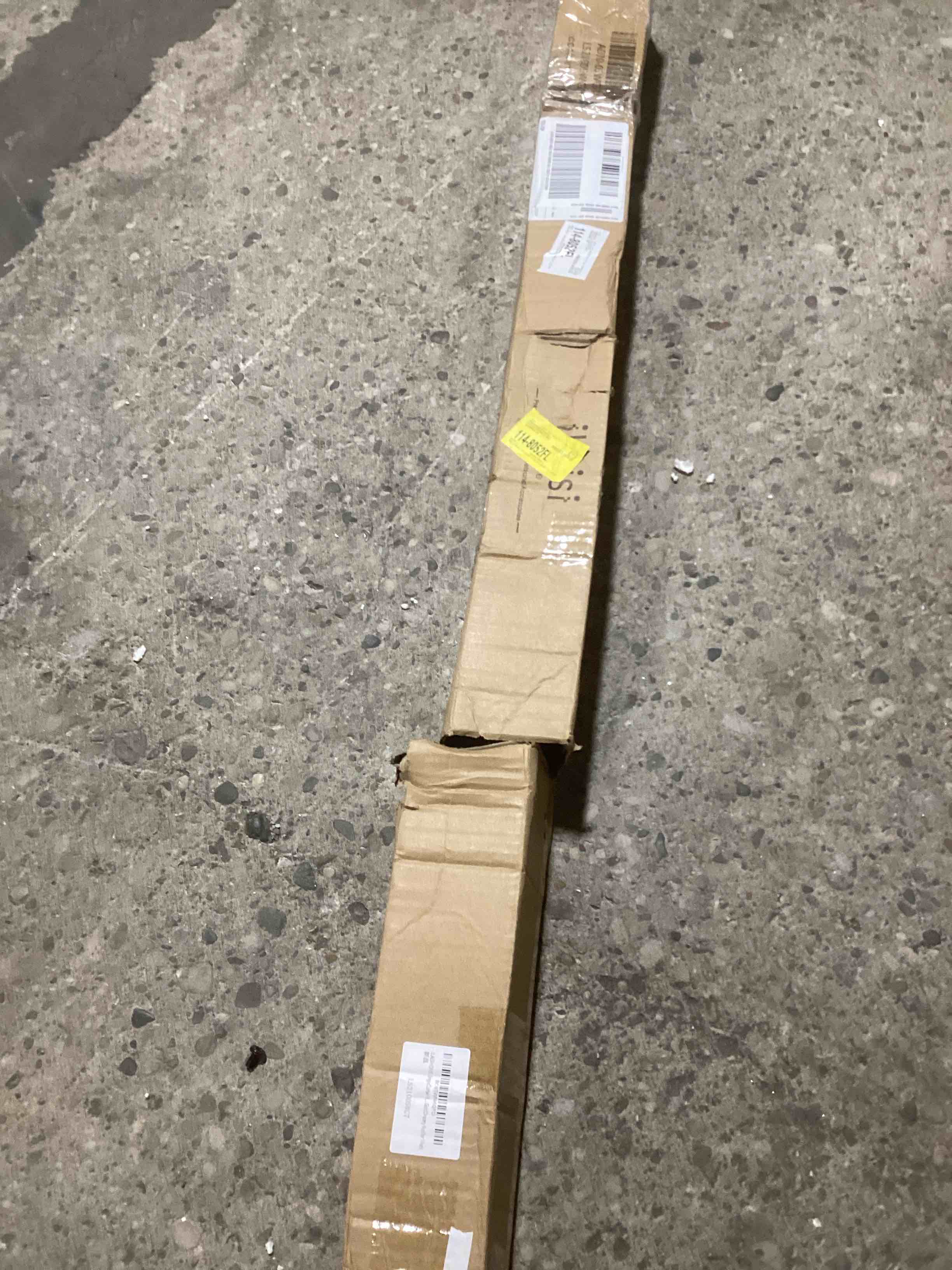 https://s3.amazonaws.com/lotting-images-prod/bidfta/BLU6060489_1706892564391.jpeg