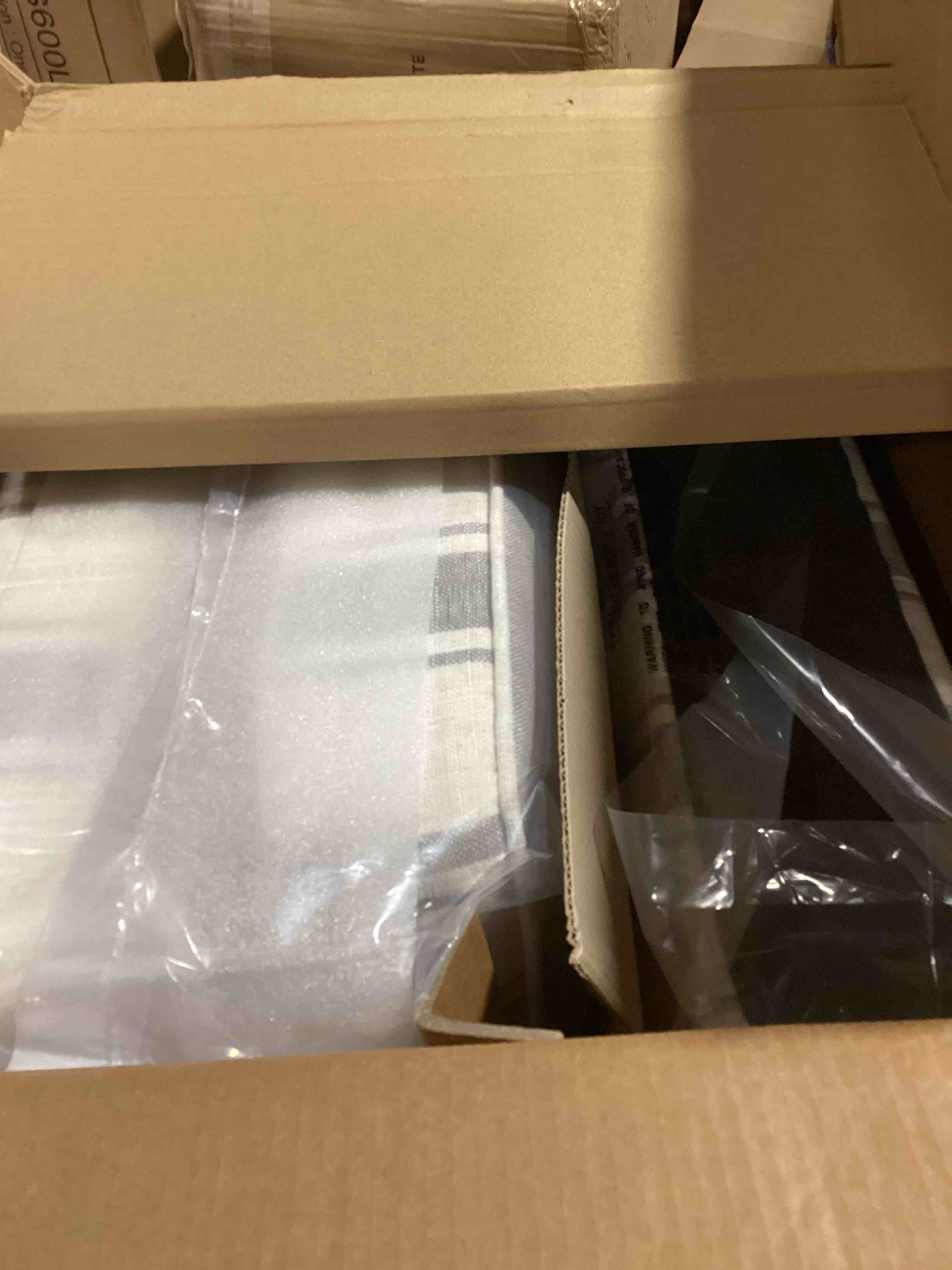https://s3.amazonaws.com/lotting-images-prod/bidfta/BLU6061329_1708372537686.jpeg