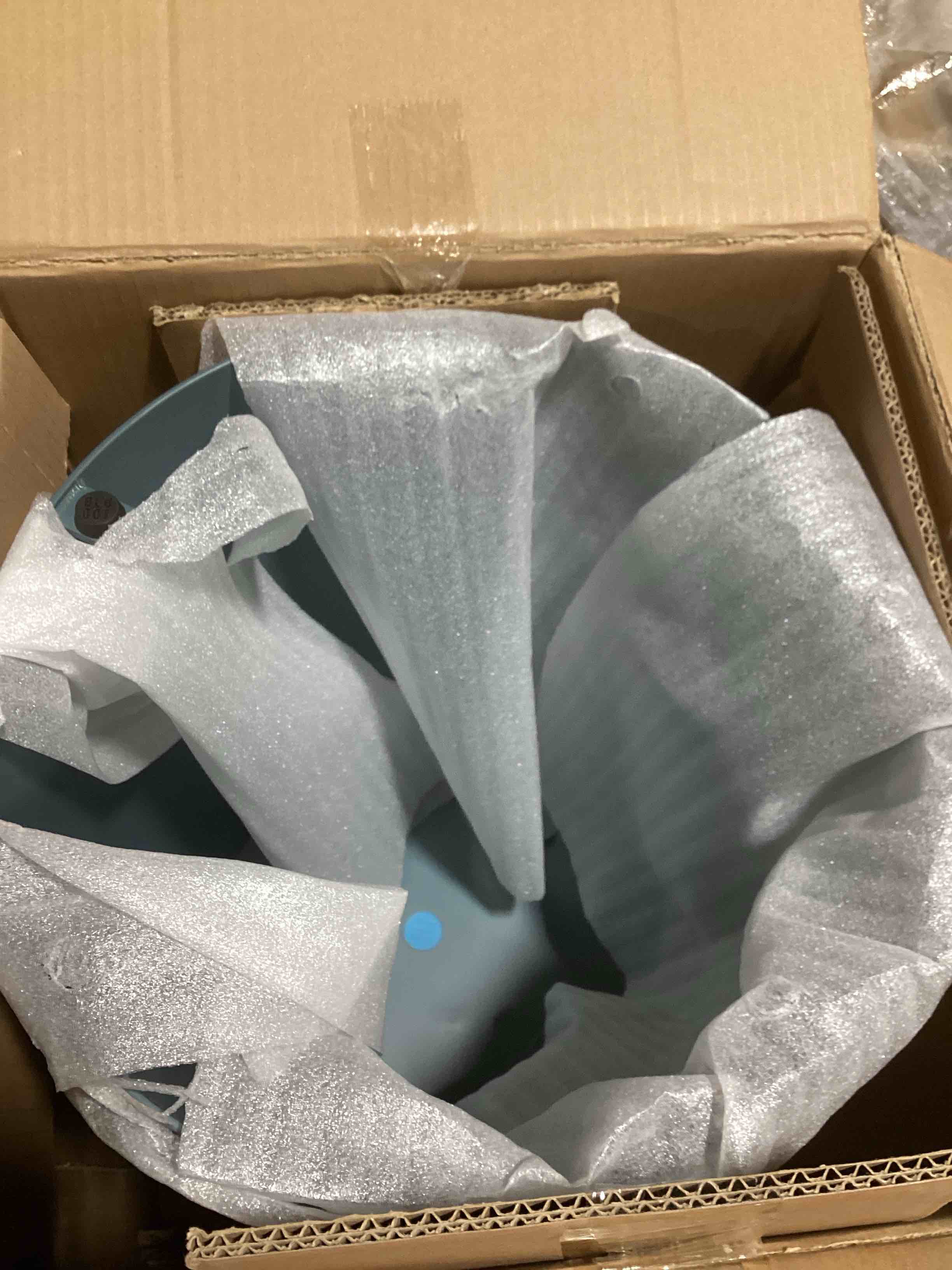 https://s3.amazonaws.com/lotting-images-prod/bidfta/BLU6061769_1709124104369.jpeg