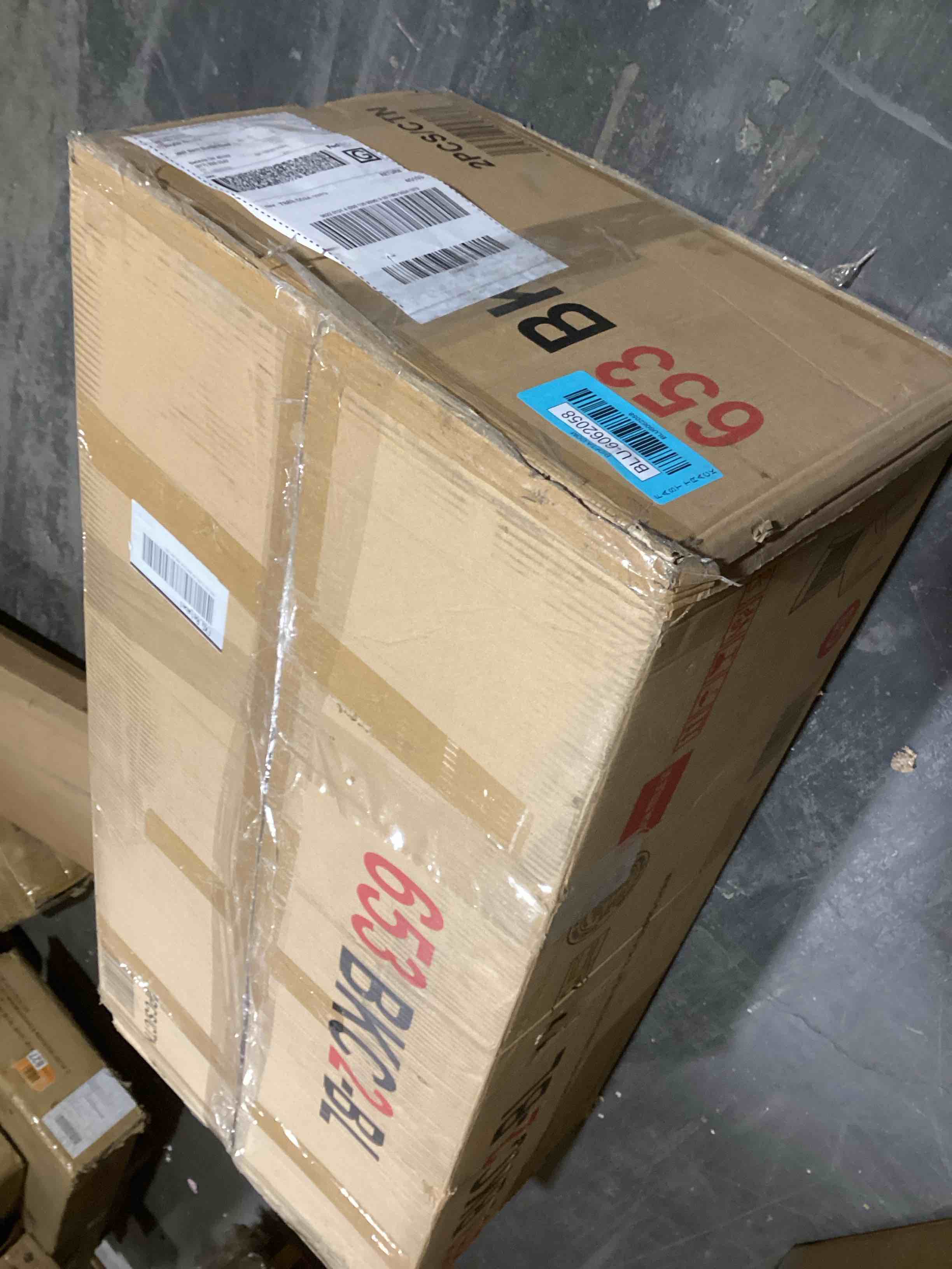 https://s3.amazonaws.com/lotting-images-prod/bidfta/BLU6062058_1707416477328.jpeg
