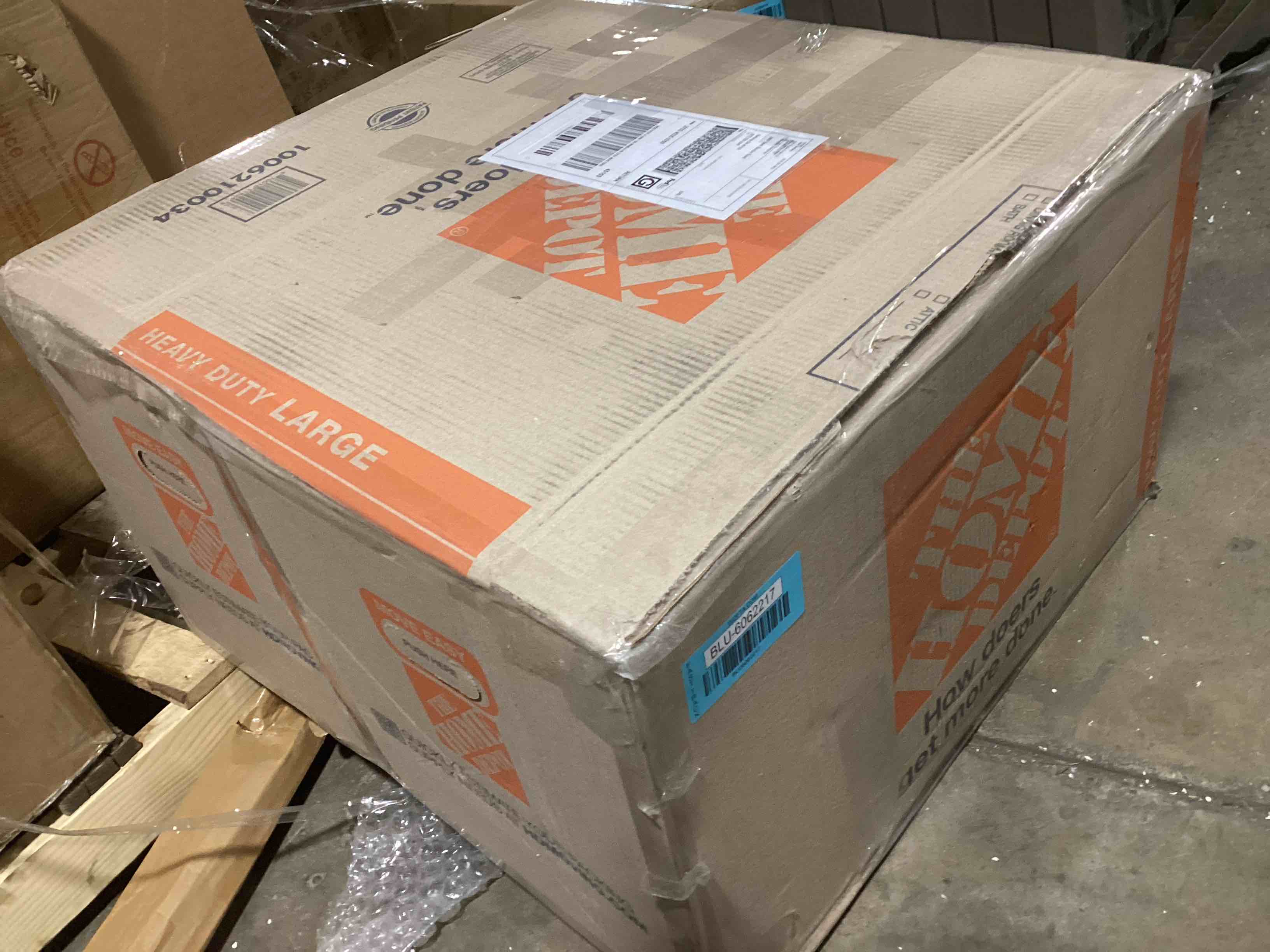 https://s3.amazonaws.com/lotting-images-prod/bidfta/BLU6062217_1707763845943.jpeg