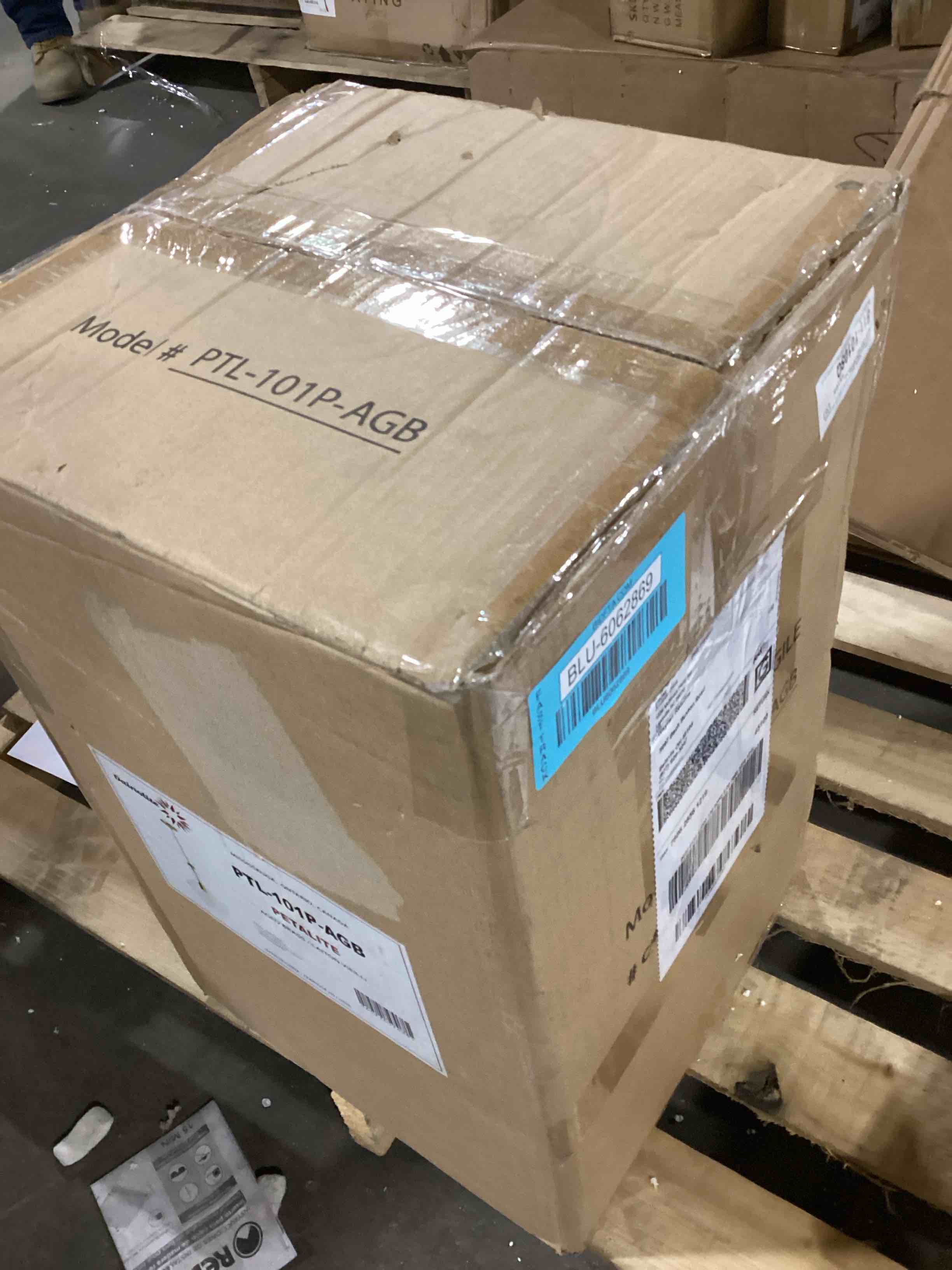 https://s3.amazonaws.com/lotting-images-prod/bidfta/BLU6062869_1708609191565.jpeg