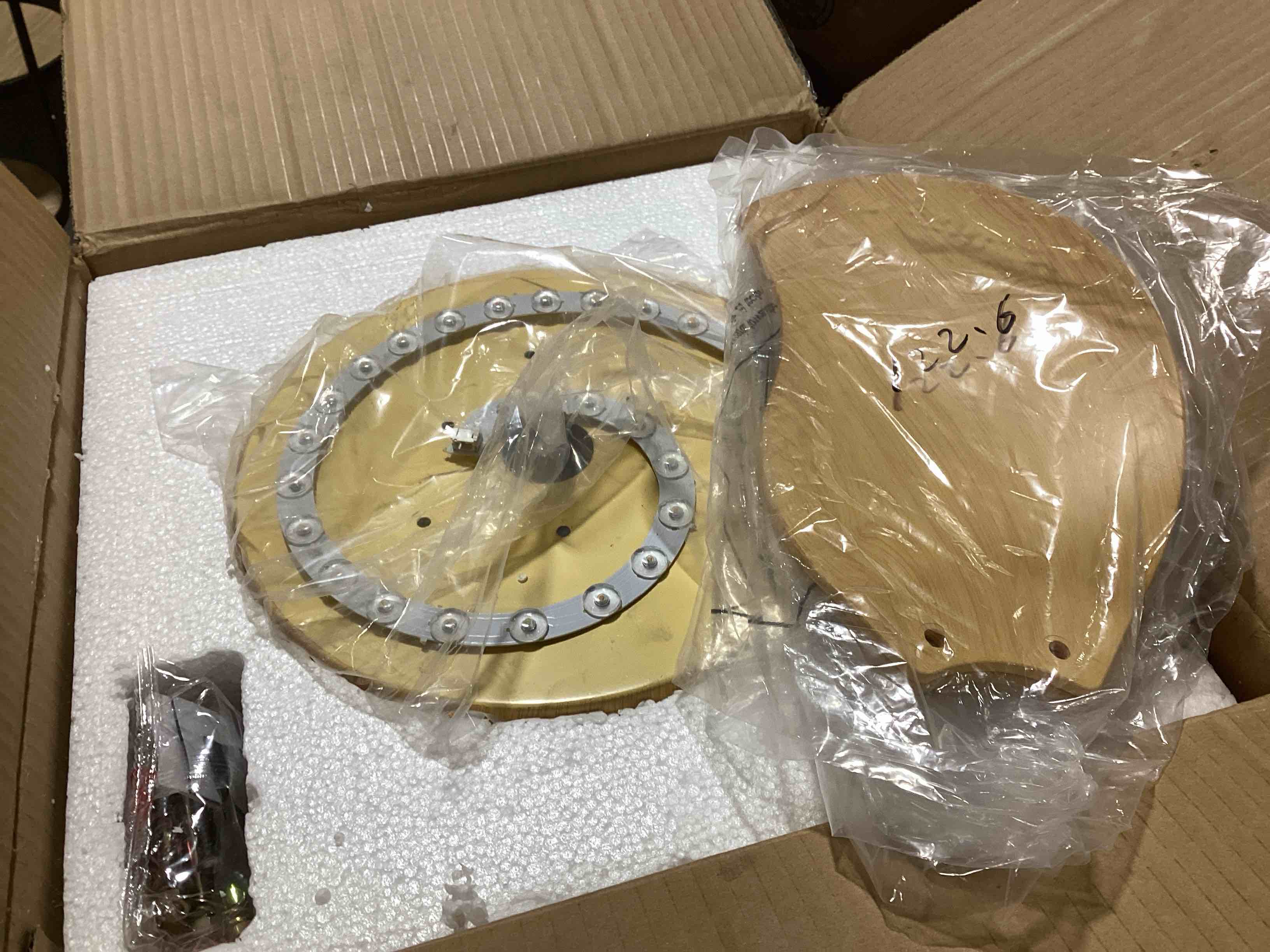 https://s3.amazonaws.com/lotting-images-prod/bidfta/BLU6063185_1708971194517.jpeg