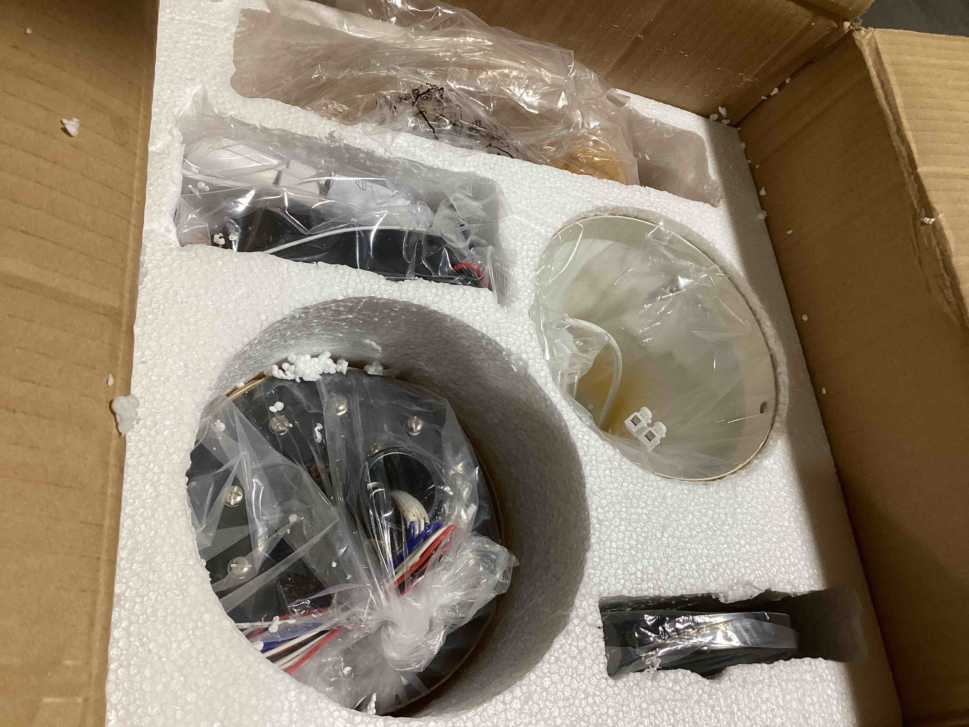 https://s3.amazonaws.com/lotting-images-prod/bidfta/BLU6063185_1708971210636.jpeg