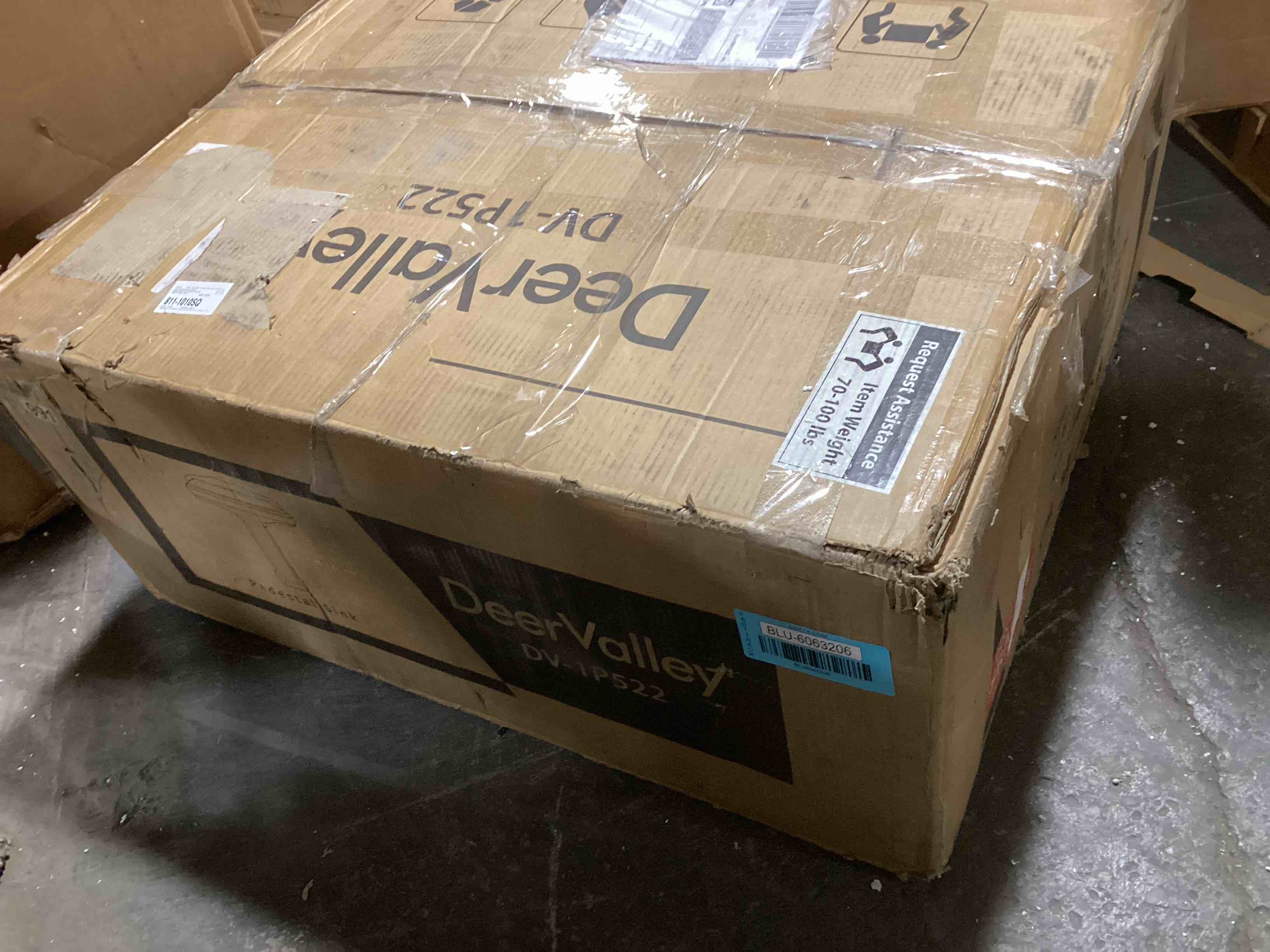https://s3.amazonaws.com/lotting-images-prod/bidfta/BLU6063206_1708975305089.jpeg