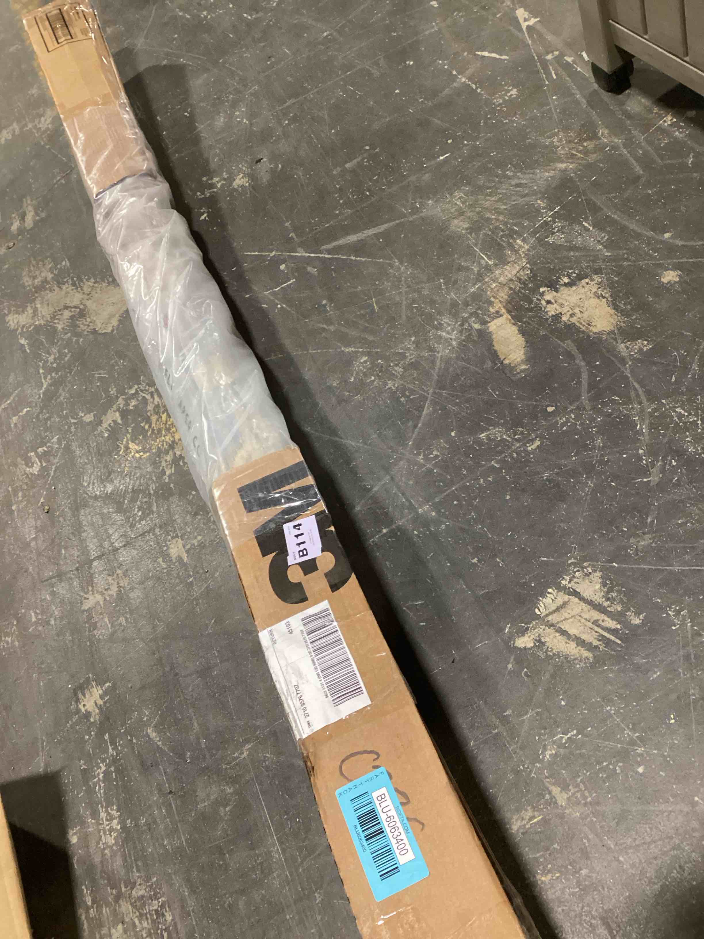 https://s3.amazonaws.com/lotting-images-prod/bidfta/BLU6063400_1709129290120.jpeg
