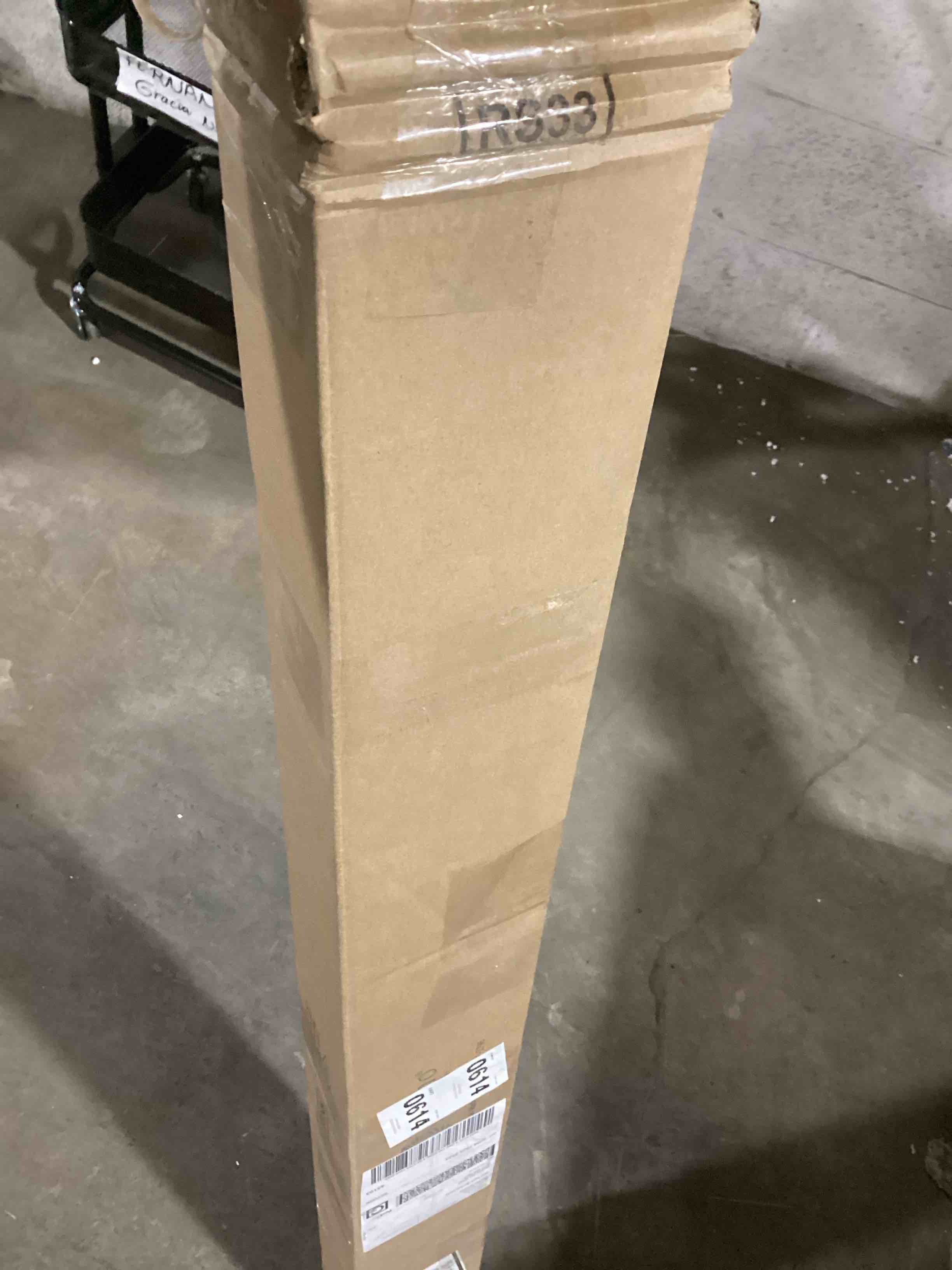 https://s3.amazonaws.com/lotting-images-prod/bidfta/BLU6064001_1708618709261.jpeg