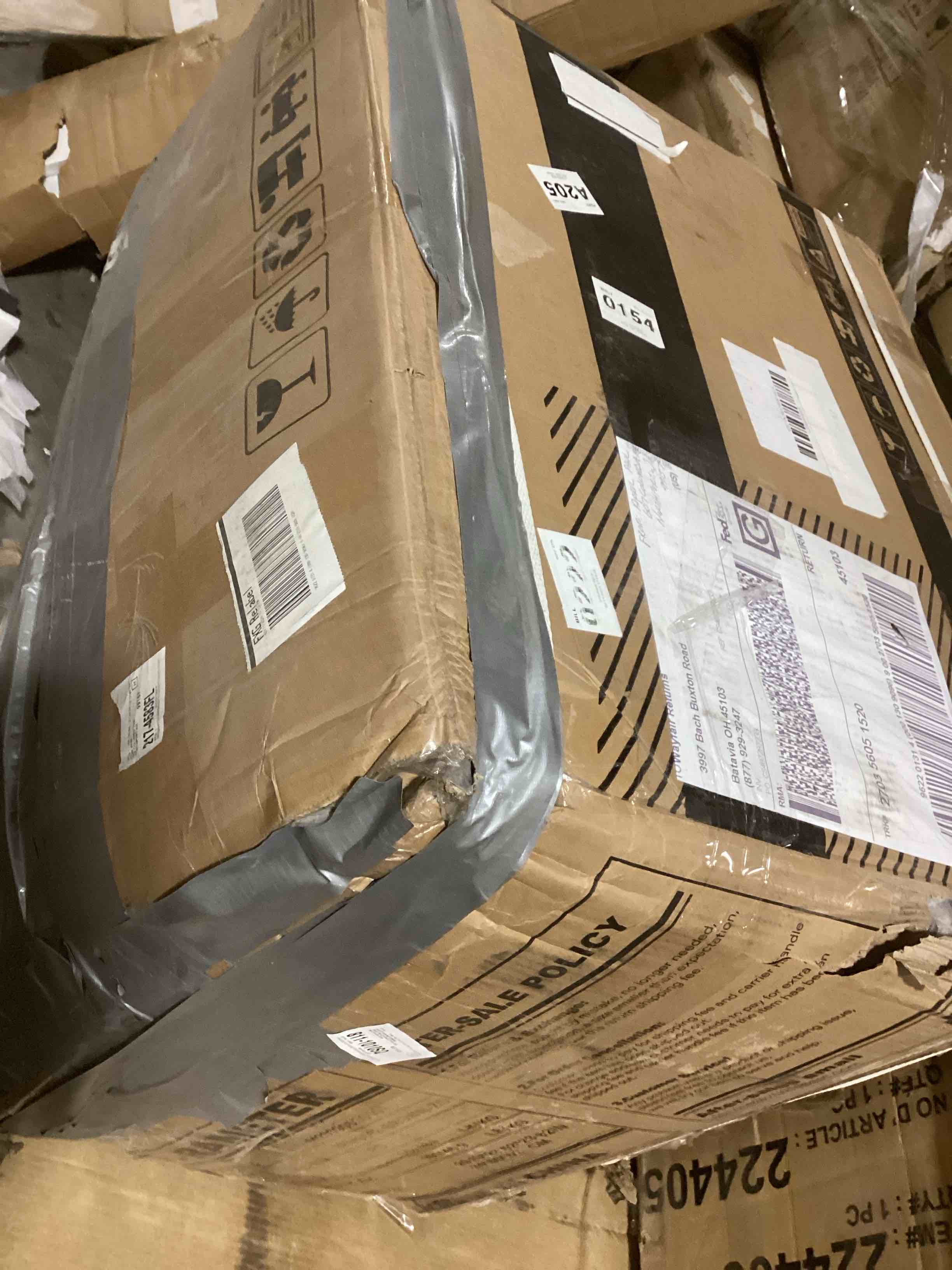 https://s3.amazonaws.com/lotting-images-prod/bidfta/BLU6064350_1709056527649.jpeg
