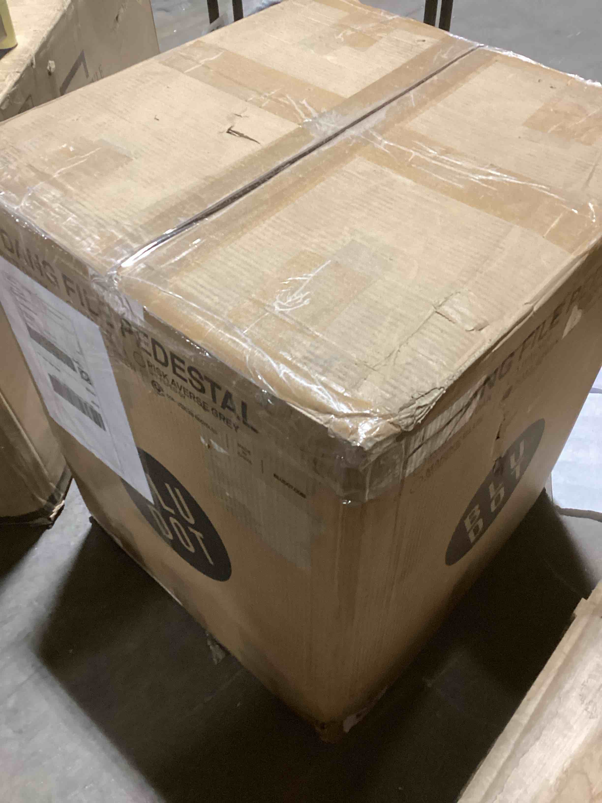 https://s3.amazonaws.com/lotting-images-prod/bidfta/BLU6064432_1709128905105.jpeg