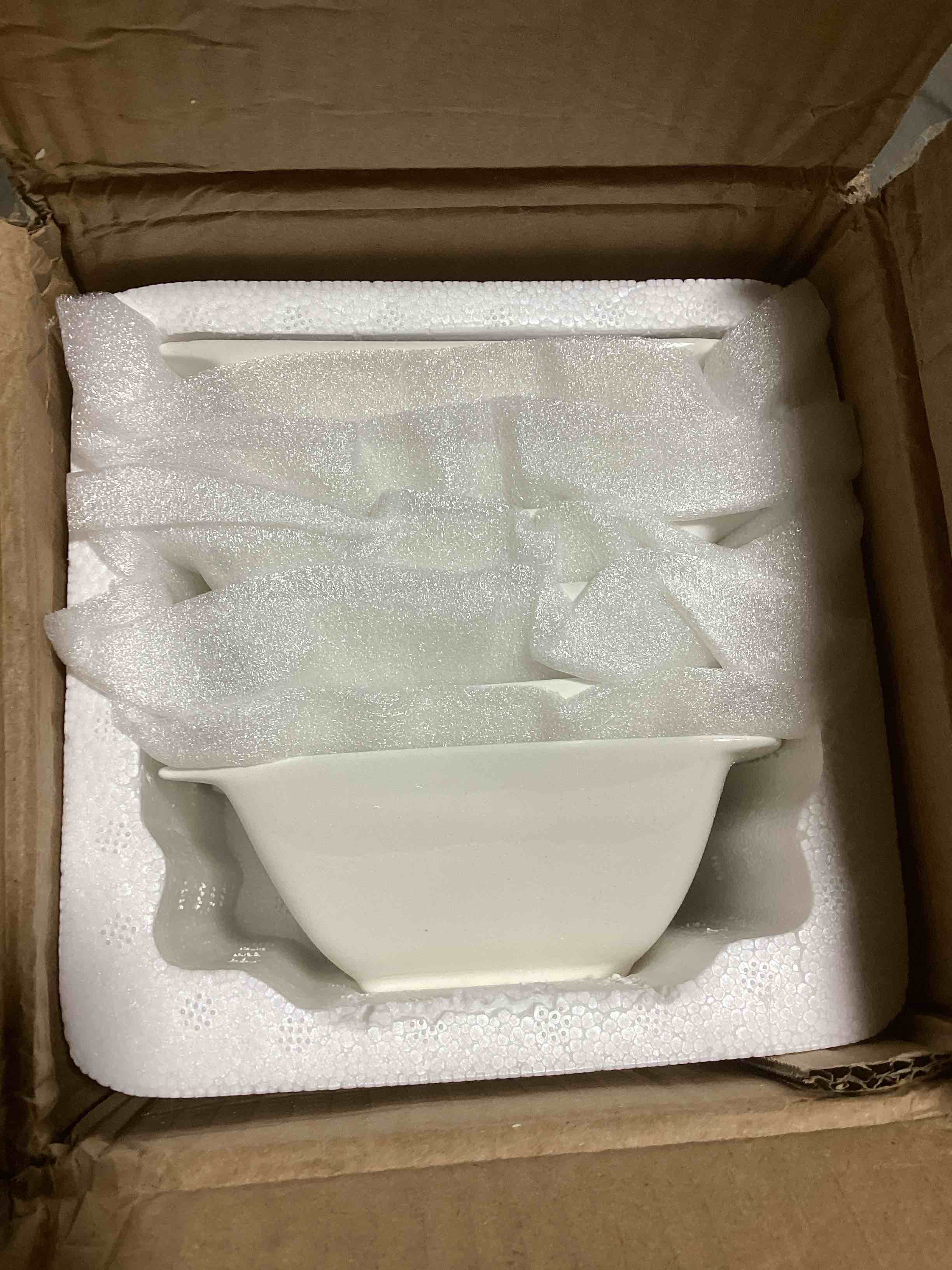 https://s3.amazonaws.com/lotting-images-prod/bidfta/BLU6064513_1709139327380.jpeg