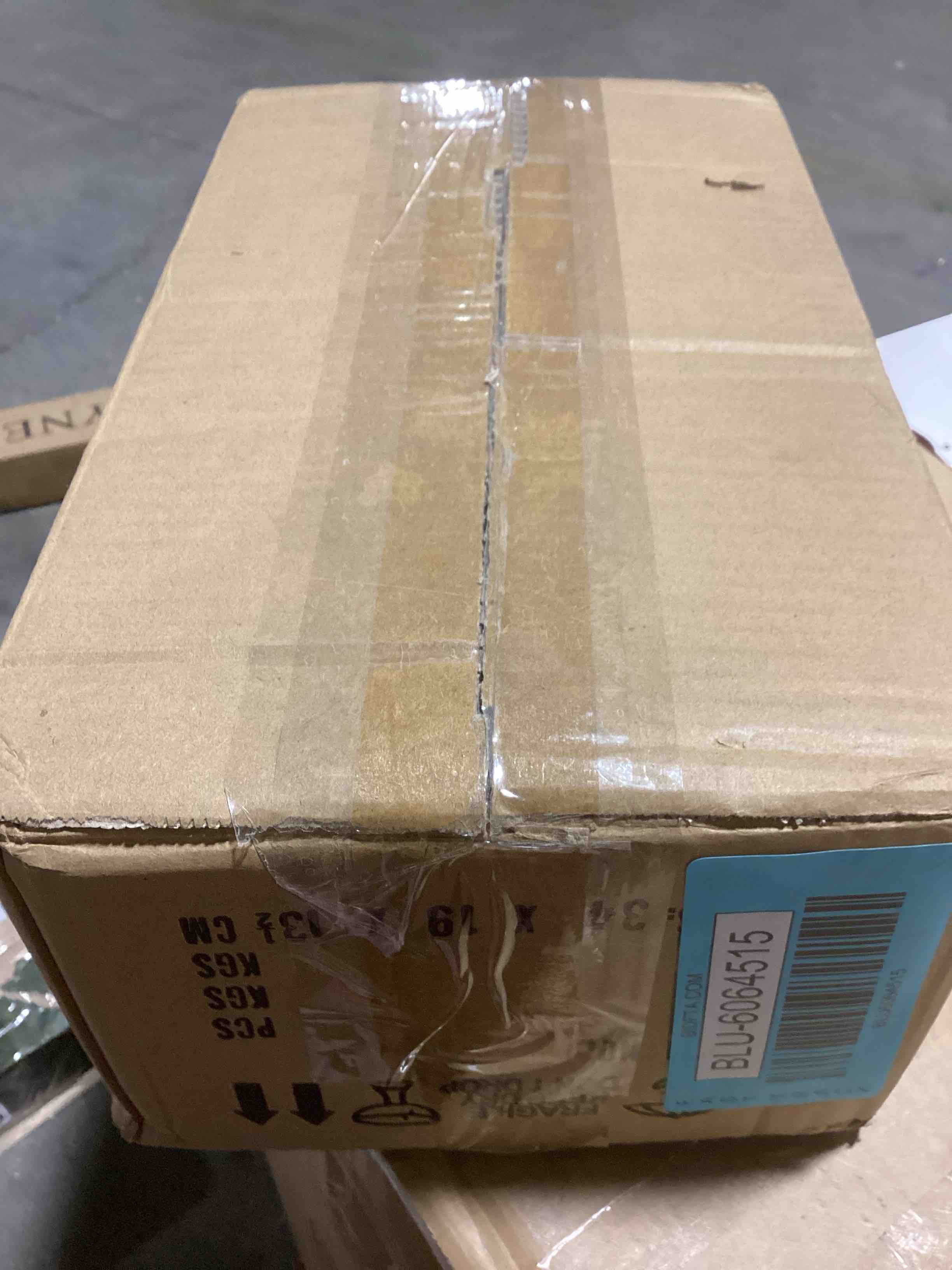 https://s3.amazonaws.com/lotting-images-prod/bidfta/BLU6064515_1709142004535.jpeg