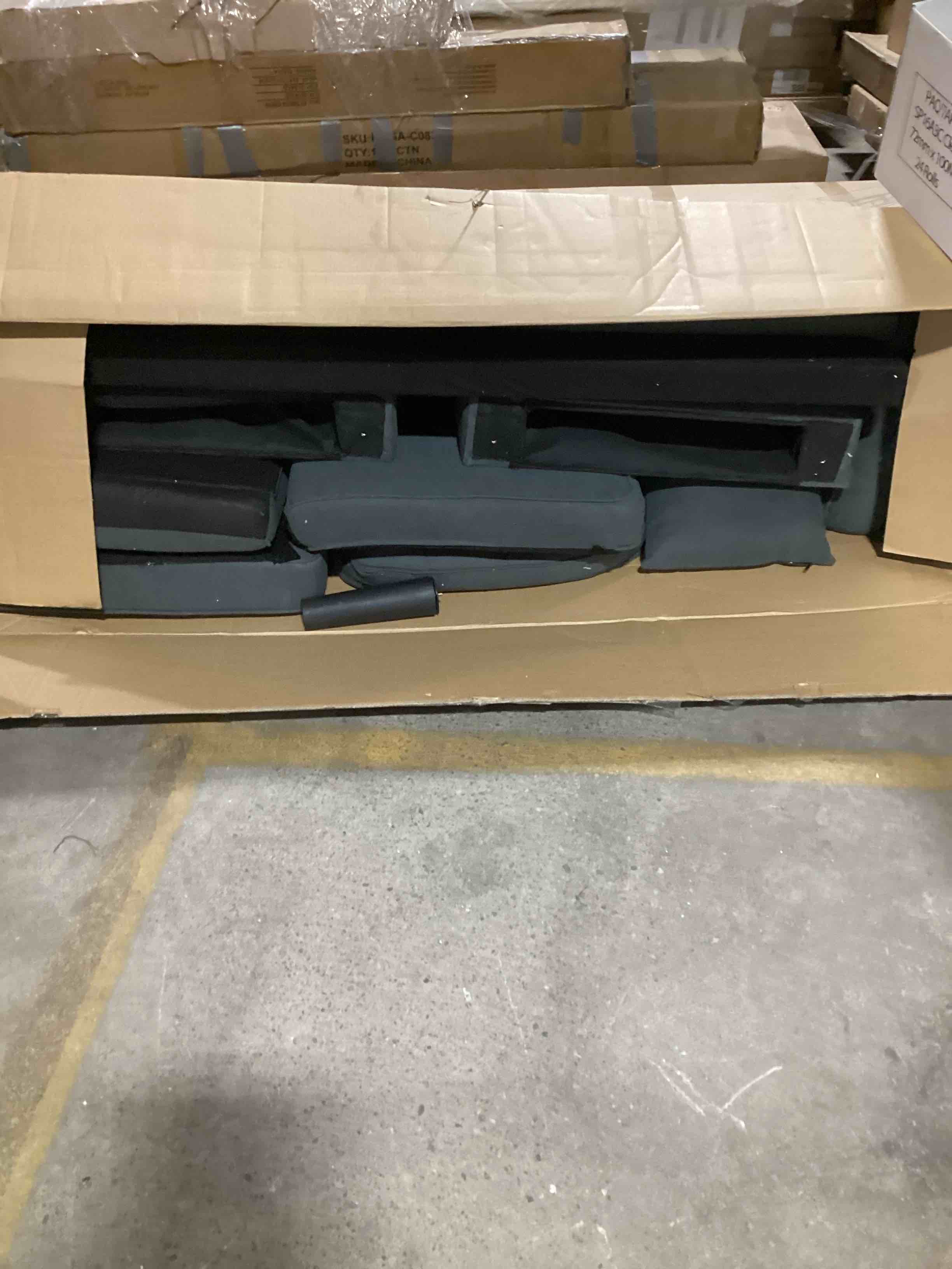 https://s3.amazonaws.com/lotting-images-prod/bidfta/BLU6064955_1706801679585.jpeg